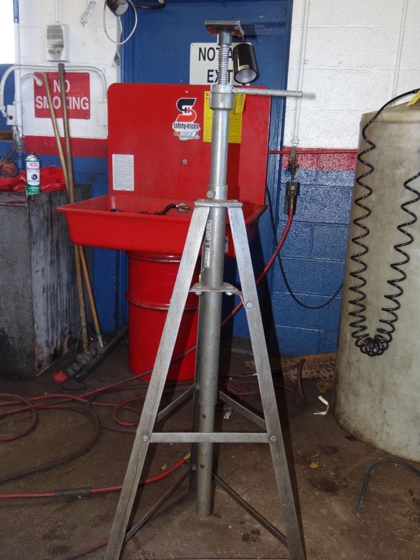 (1) Pittsburgh 2 Ton Underhoist Safety Stand