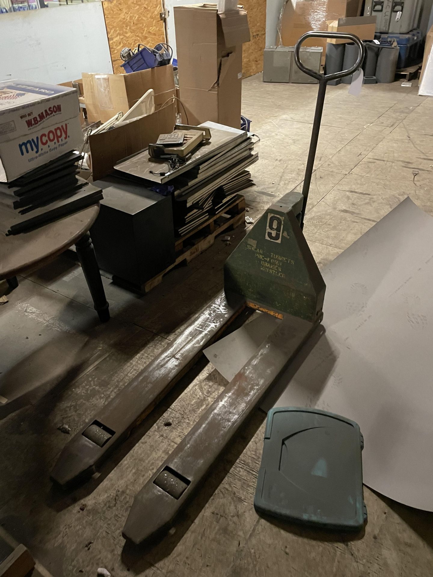 Narrow Width Pallet Jack