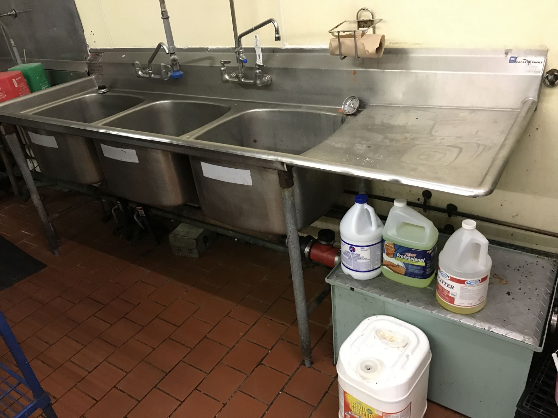 Eagle 3 Compartment SS Sink w/T & S Spray & Drainboard, Overall Sink: 96"W x 29"D - Image 2 of 2