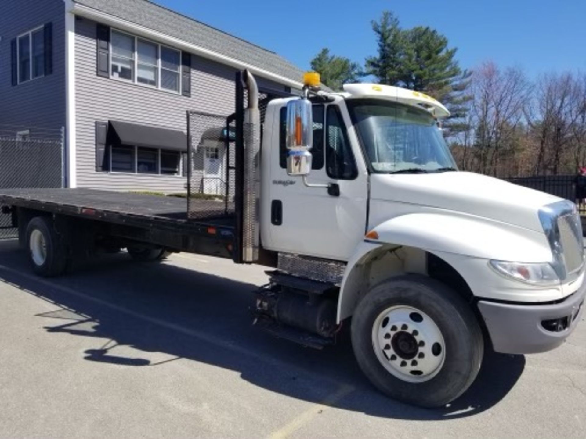 2014 International 4400 Flat Bed Dura Star, 6 Cyl. Diesel, 6 Wheel, Odom: 124,448, GVW: 33,000, See - Image 2 of 8