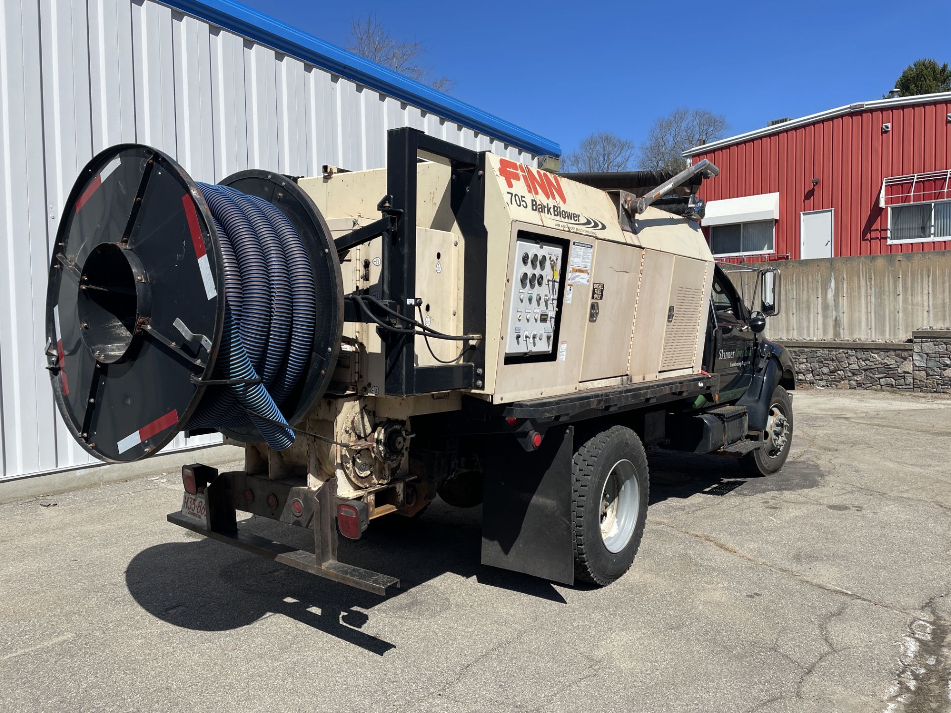 Finn 705 Comm'l Bark Mulch Blower, 4.5 Cubic Yard Hopper Capacity, Screen, Kubota Diesel, Hrs: 2,143