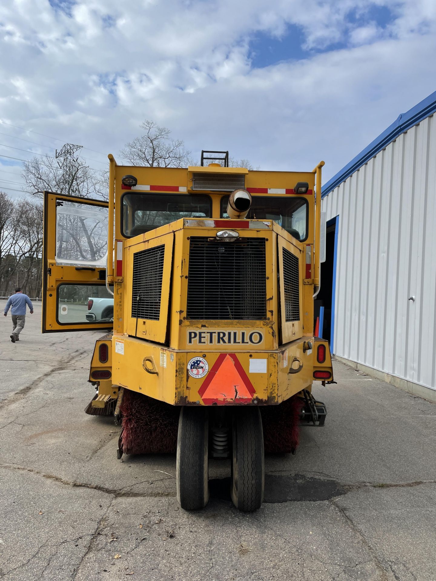 Elgin Premier Pelican Series P Commercial Street Sweeper, 4 Cyl. John Deere Diesel, Odom: 35,560 See - Image 7 of 16