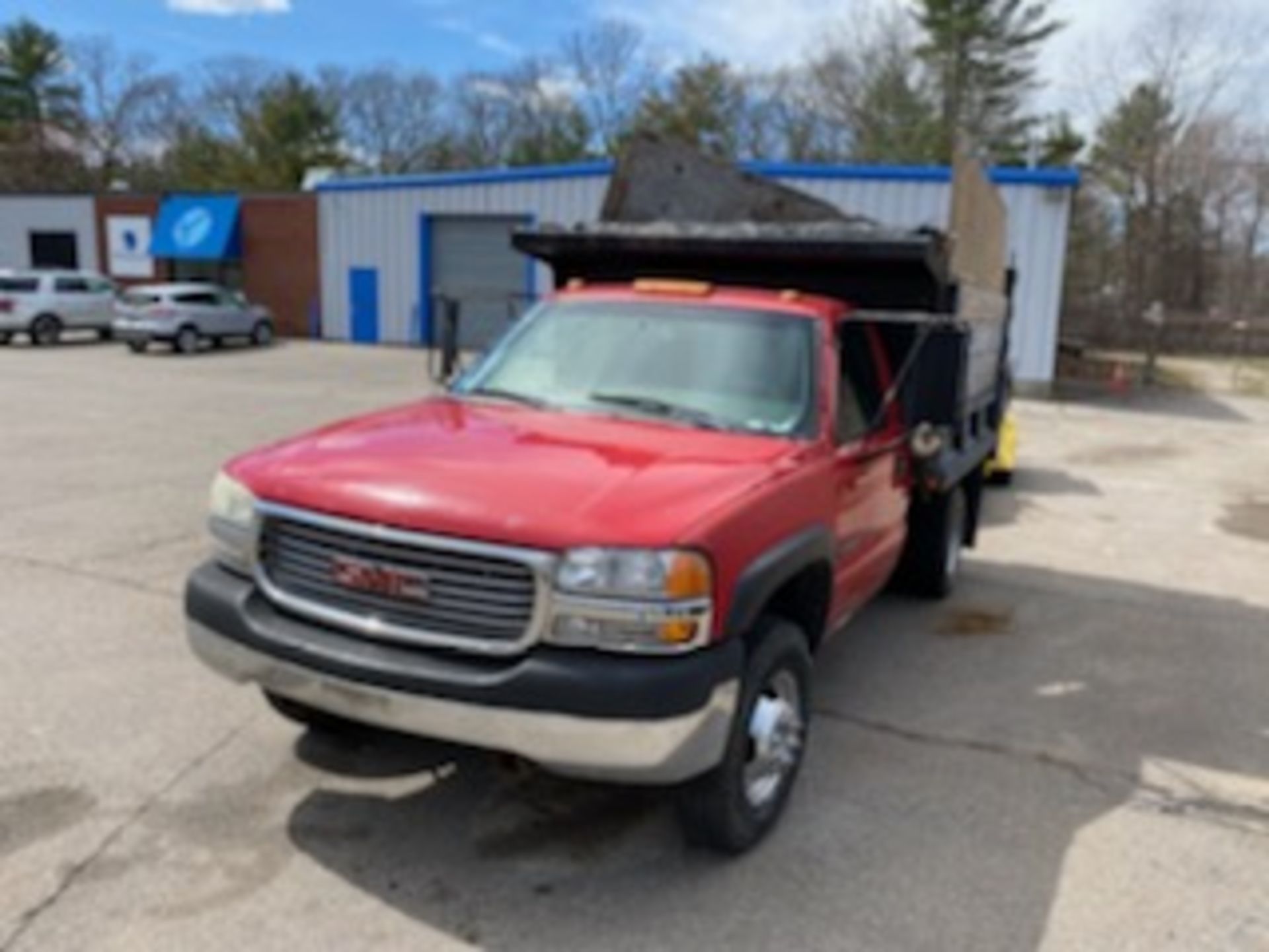 2001 GMC 3500 Sierra 6 Wheel Dump Truck, v8 Gas, Automatic, 4x4, Odom: 182,000, Truck Runs See desc - Image 2 of 6