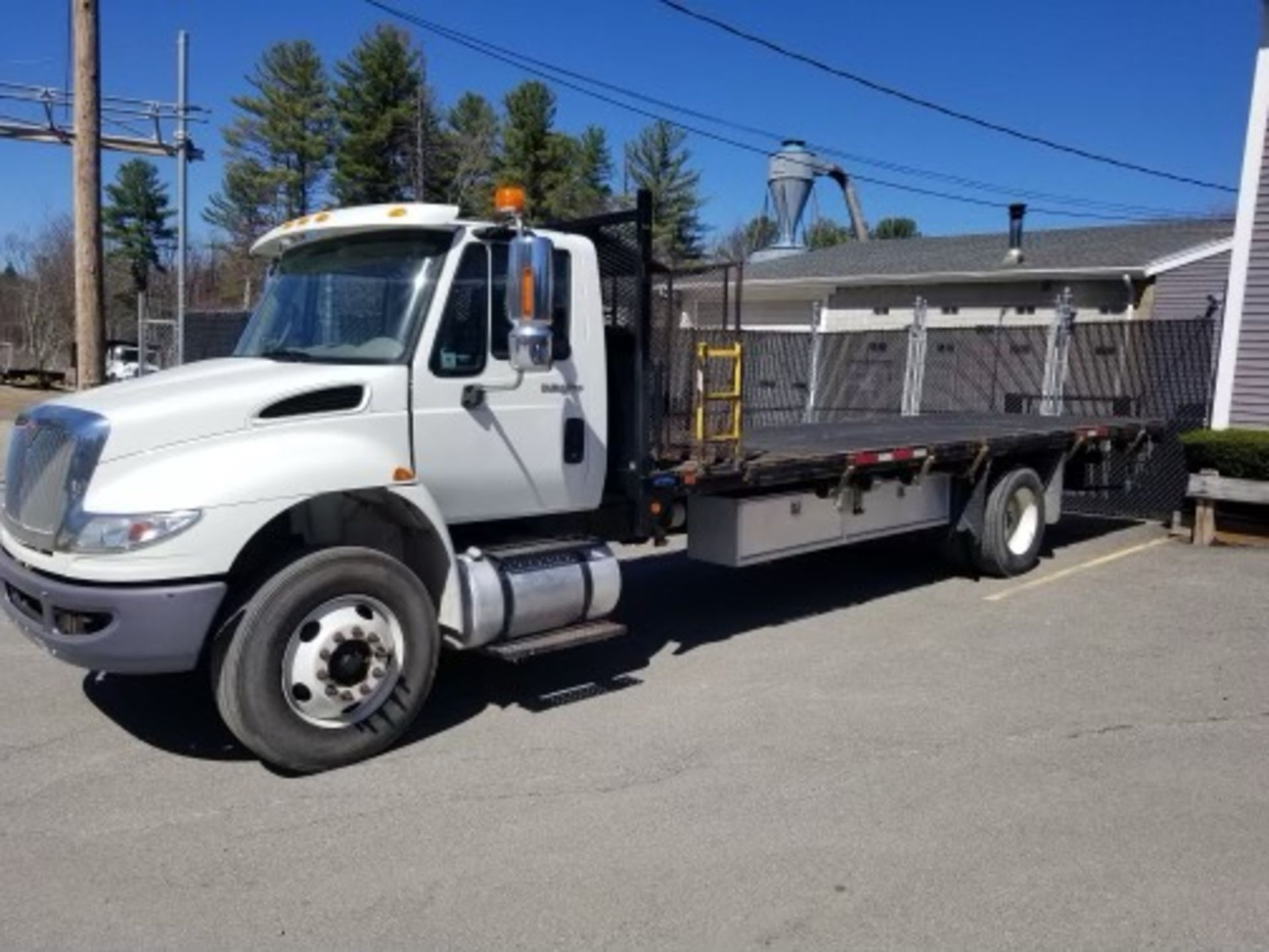 2014 International 4400 Flat Bed Dura Star, 6 Cyl. Diesel, 6 Wheel, Odom: 124,448, GVW: 33,000, See