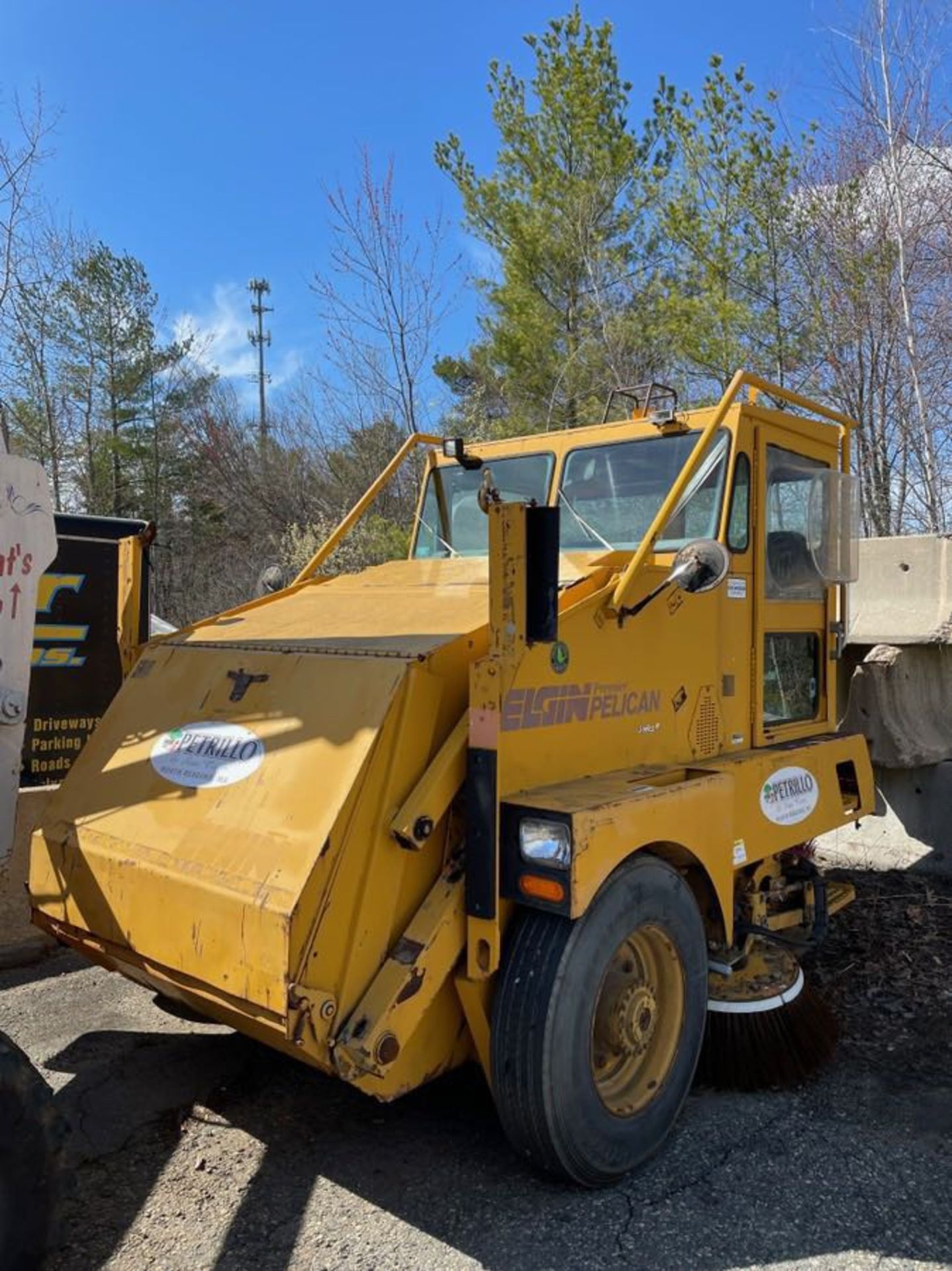 Elgin Premier Pelican Series P Commercial Street Sweeper, 4 Cyl. John Deere Diesel, Odom: 35,560 See