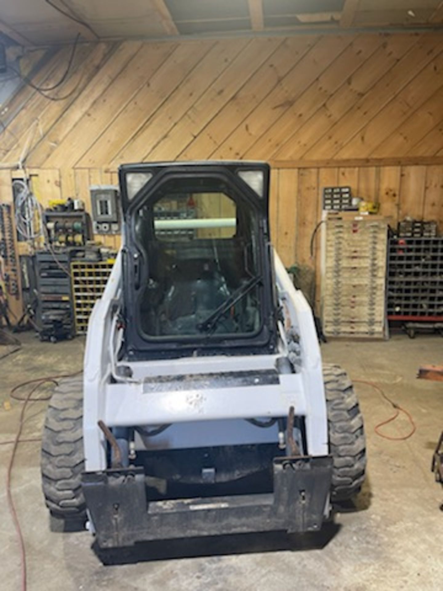 Bobcat S185 Rubber Tired Skid Steer, 961 Hours, Heat/AC, Windshield, Good Glass Machine Runs, 68"Buc - Image 5 of 20