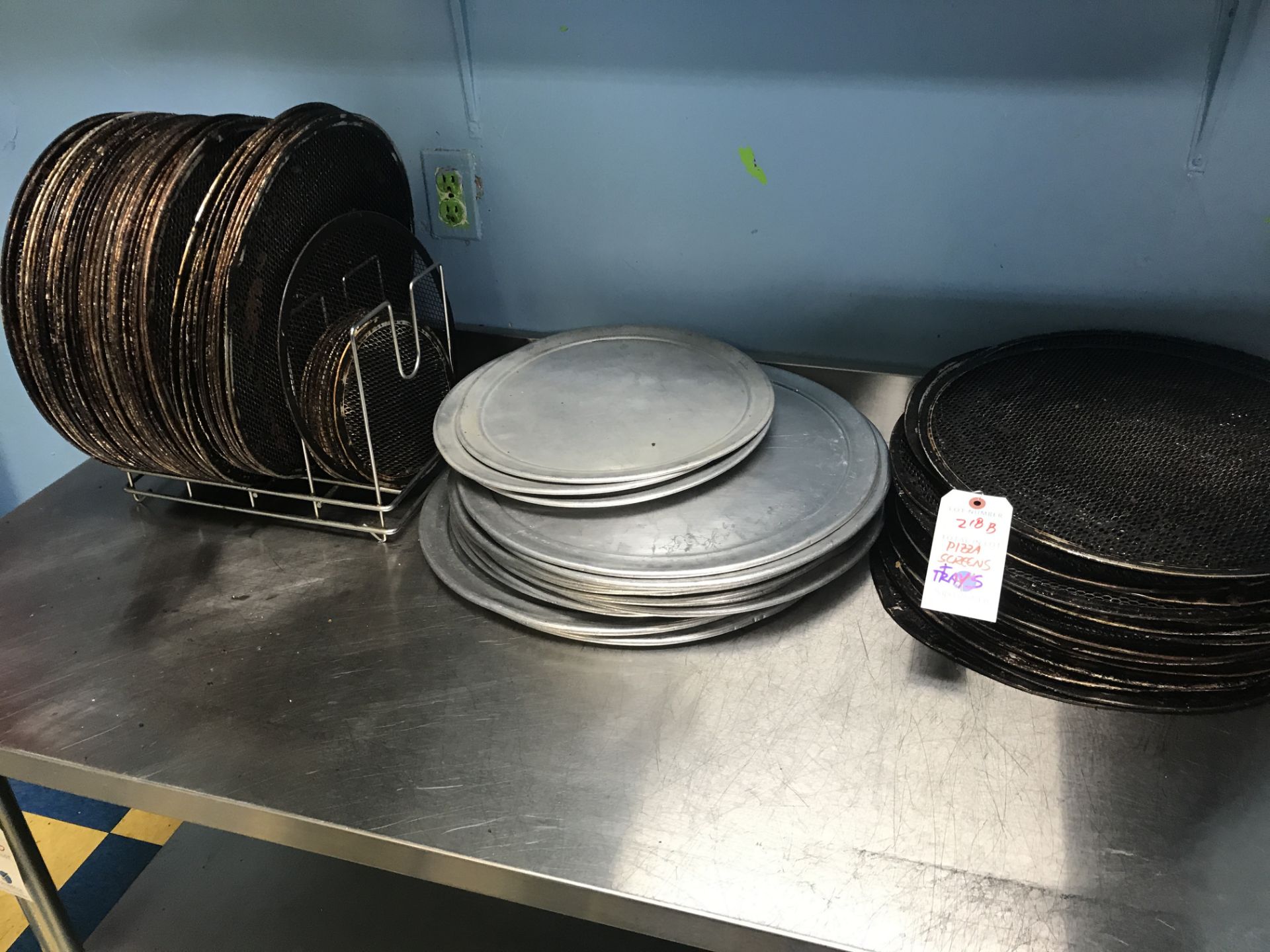 {LOT} Pizza Pans & Screens