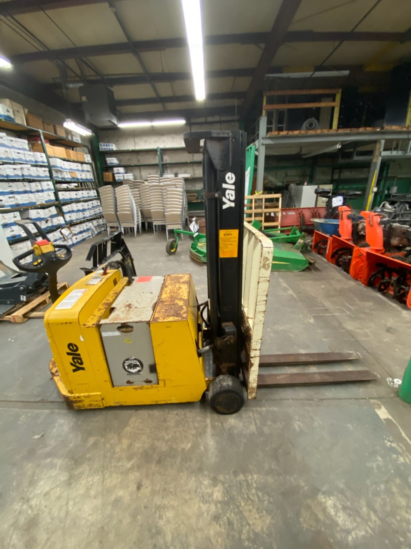 Yale Electric Pallet Lift Truck # MCW025LEN24TE072, 3 stage 72" Mast, Walk Behind w/ Exide # SSC-