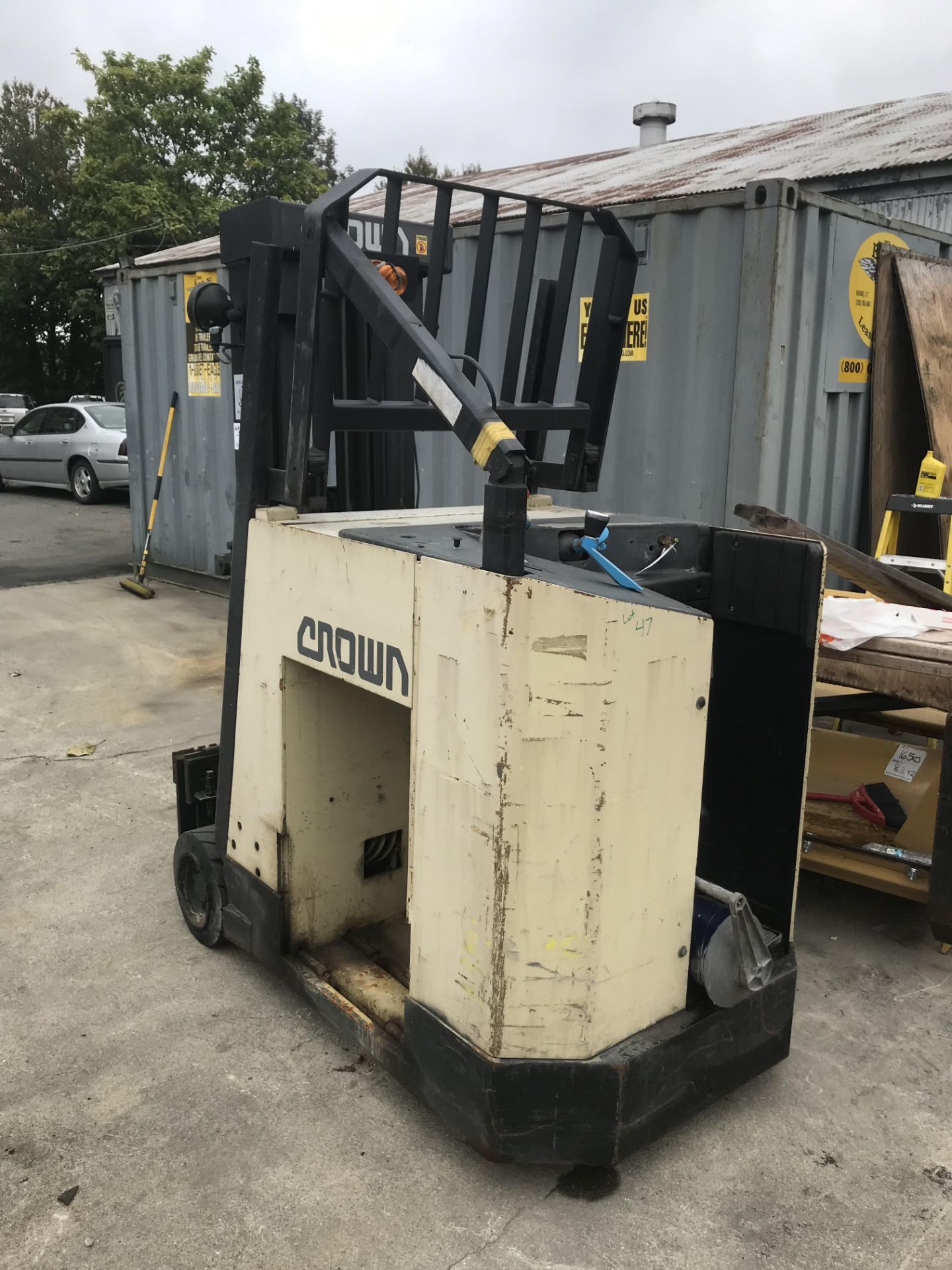 Crown Stand Up Fork Lift w/Charger, Battery and Forks