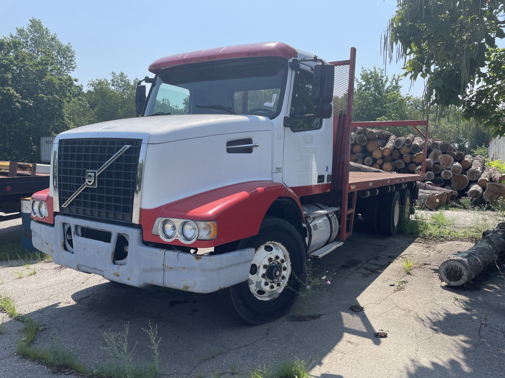 2004 Volvo 10 Wheel Flat Bed Truck, 6 Cylinder, 12L Diesel, 26' Flat Bed, Dual Rear Axle, Mount - Image 2 of 3