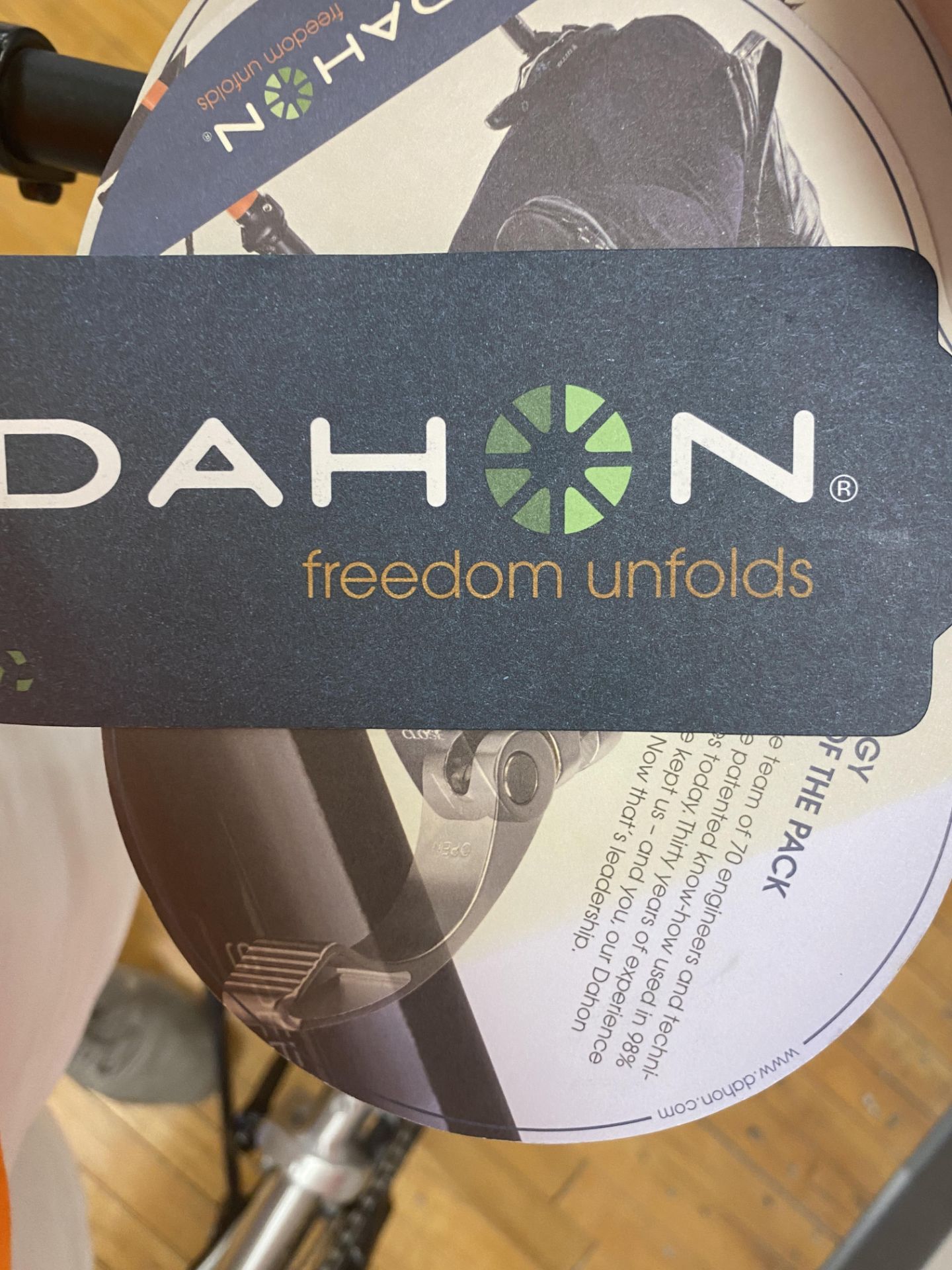 Dahon Mariner D8 Brushed Silver 19 $645 Retail - Image 2 of 3