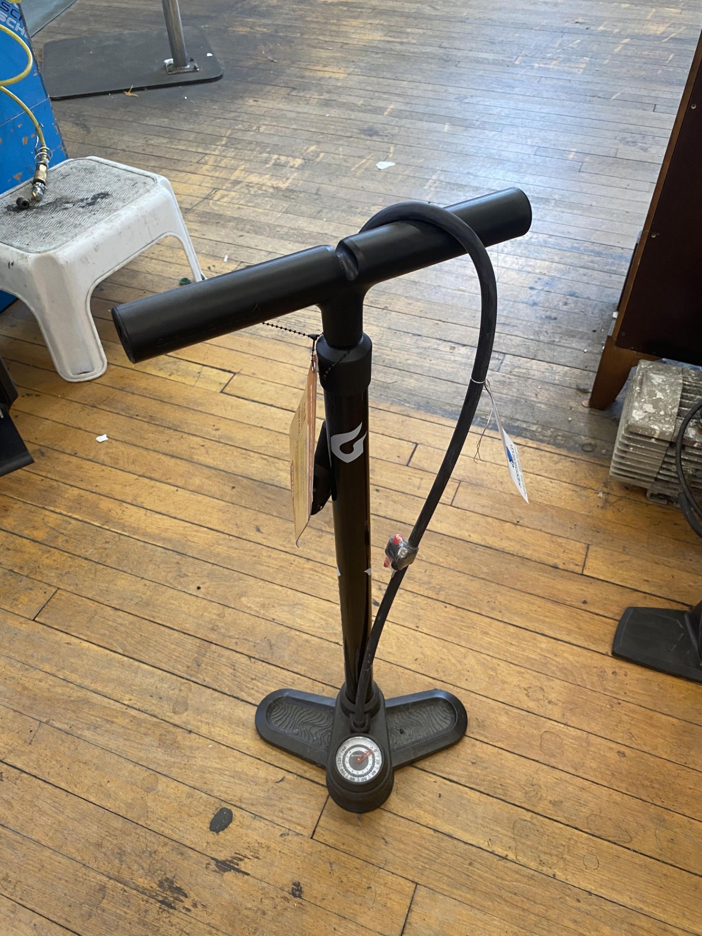 Black Bern Piston 1 Floor Pump w/ Gauge $30 Retail