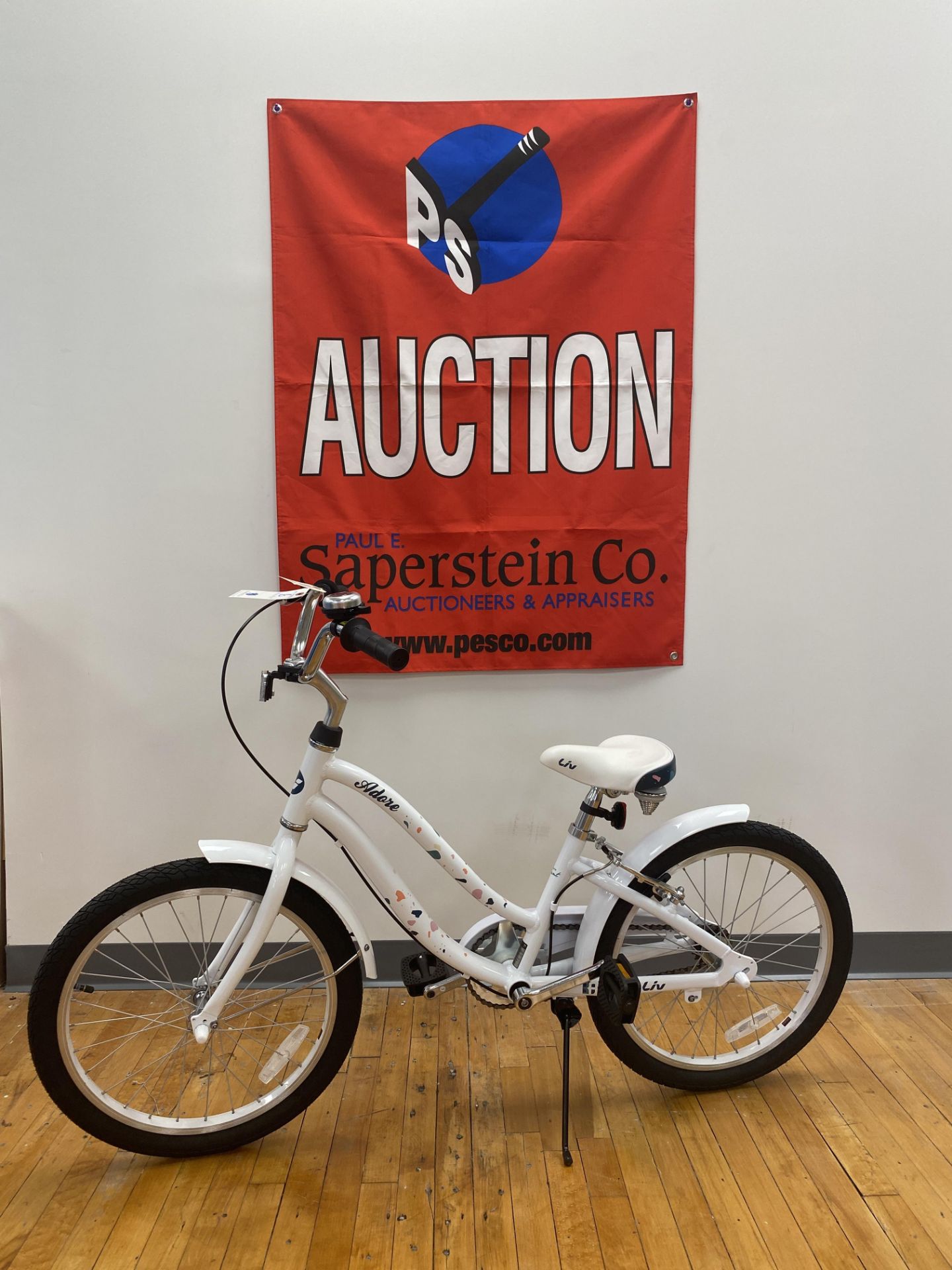 Giant Adore 21" White Girls Bike $295 Retail