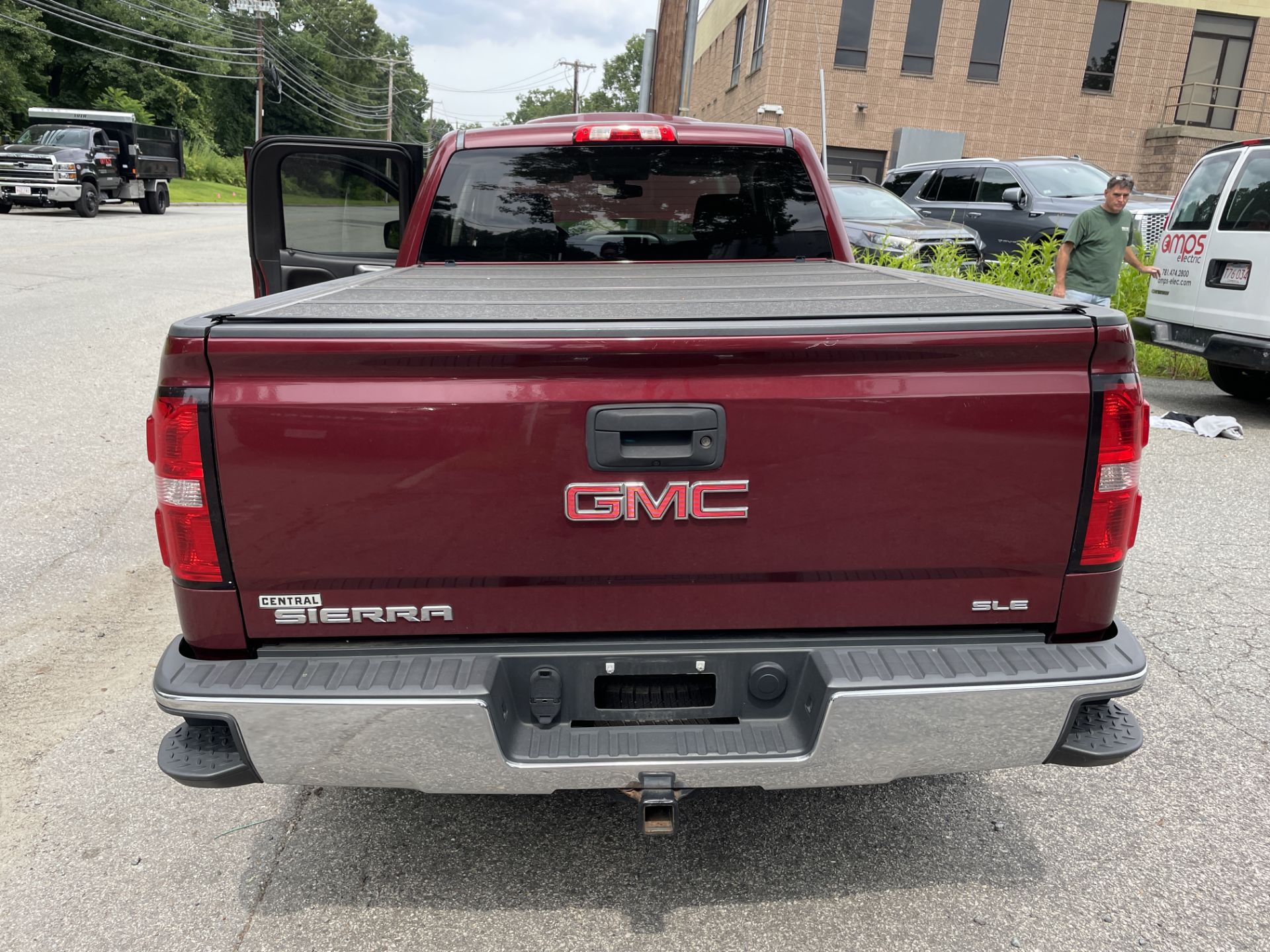 2014 GMC Sierra Z71 1500 SLE 4 Door Pickup, Solid Tonneau V8 Gas, 5.3L, 4 x 4, Odom: 91,012 - Image 4 of 14