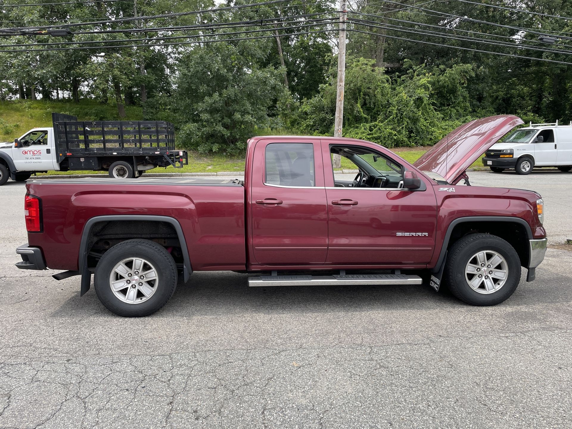 2014 GMC Sierra Z71 1500 SLE 4 Door Pickup, Solid Tonneau V8 Gas, 5.3L, 4 x 4, Odom: 91,012 - Image 2 of 14