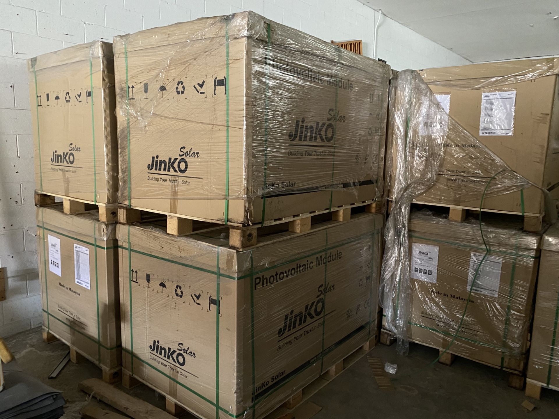 (50) Panels of JinKo Solar #JKM270PP-60, (NEW IN BOX ON PALLET) Nomimal Power 270W, Cell Type: - Image 3 of 4
