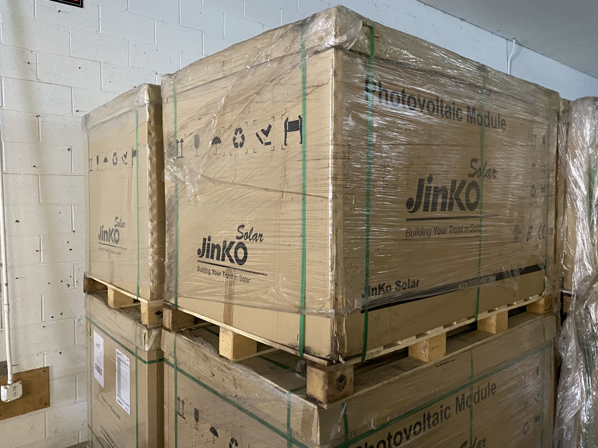 (25) Panels of JinKo Solar #JKM270PP-60, (NEW IN BOX ON PALLET) Nomimal Power 270W, Cell Type: