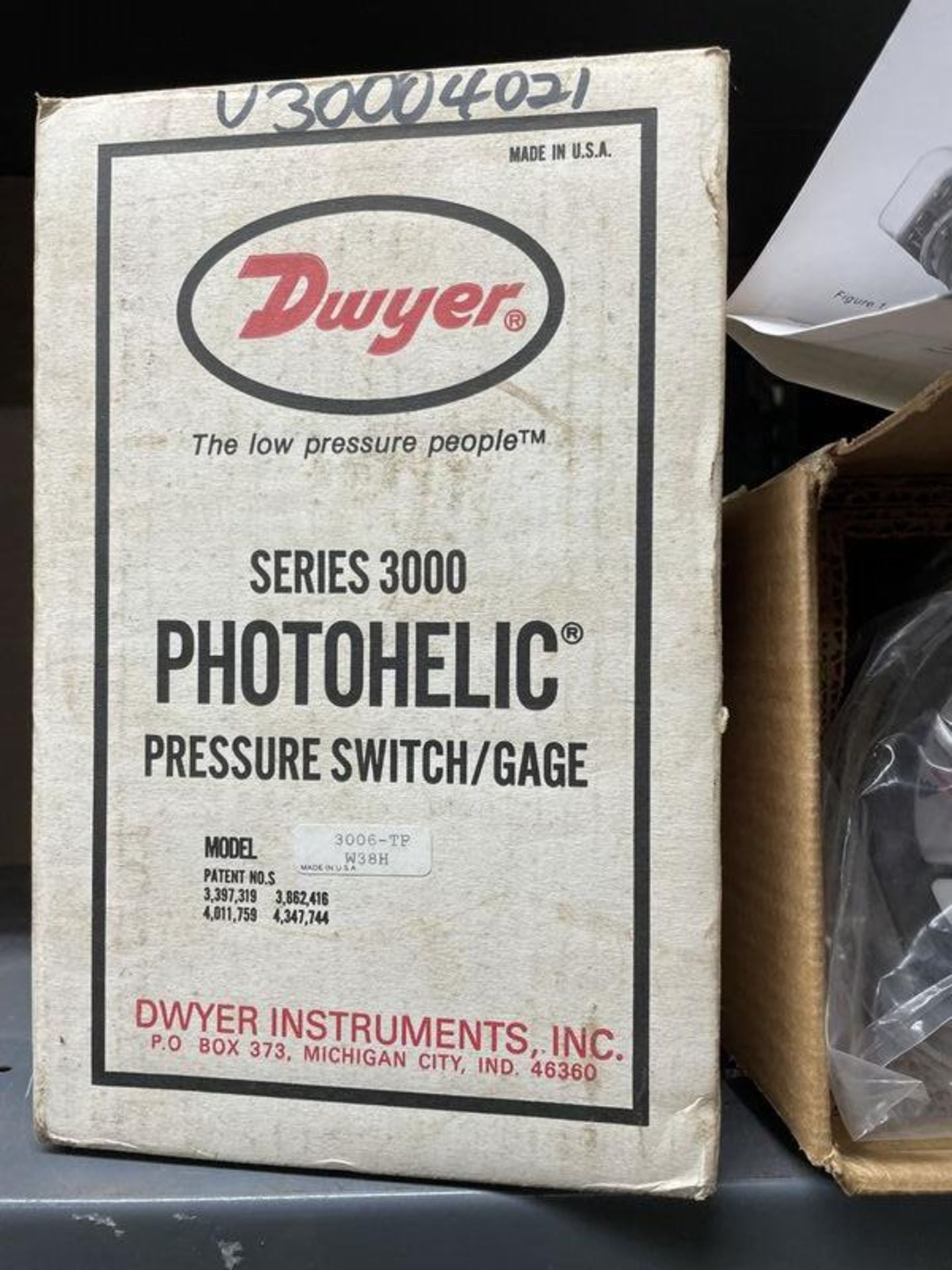 (2) New Dwyer Photohelic Pressure Switch/Gage ( Model 3006-TP ) - Image 2 of 3