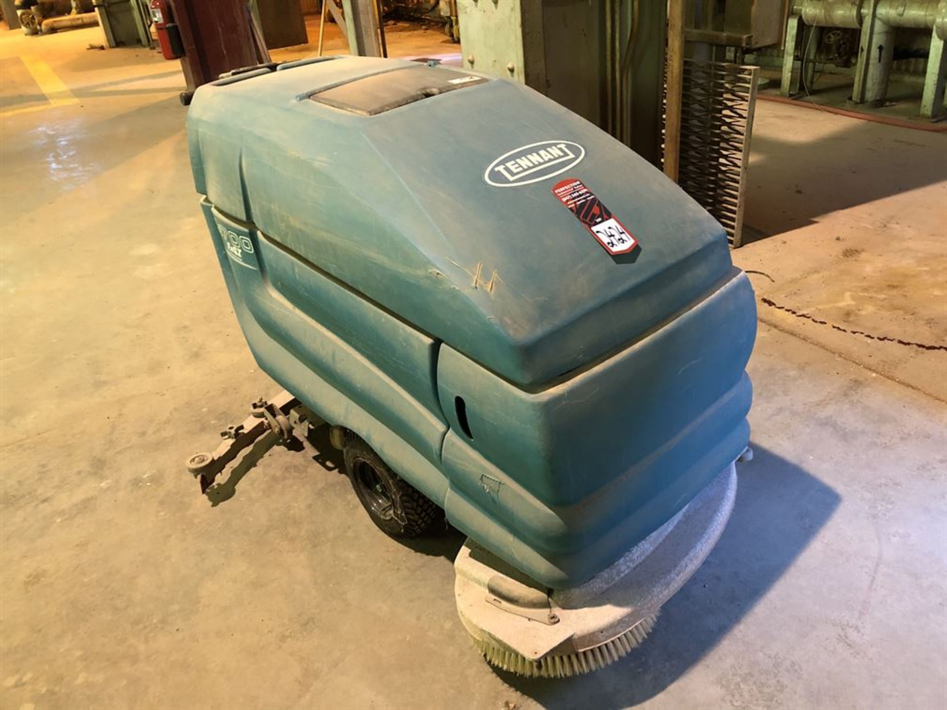 TENNANT 5700 Floor Sweeper, Battery Powered (Condition Unknown) (Location: Power House)