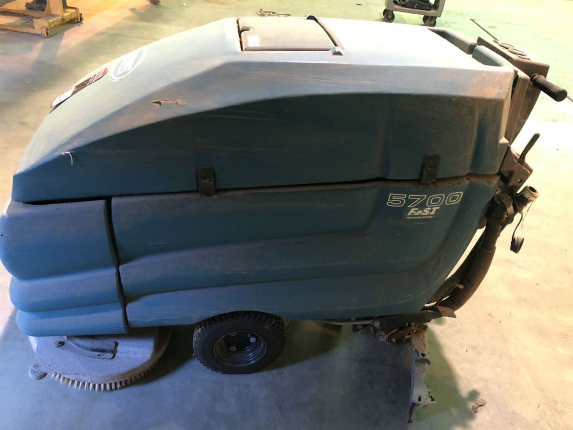 TENNANT 5700 Floor Sweeper, Battery Powered (Condition Unknown) (Location: Power House) - Image 2 of 2