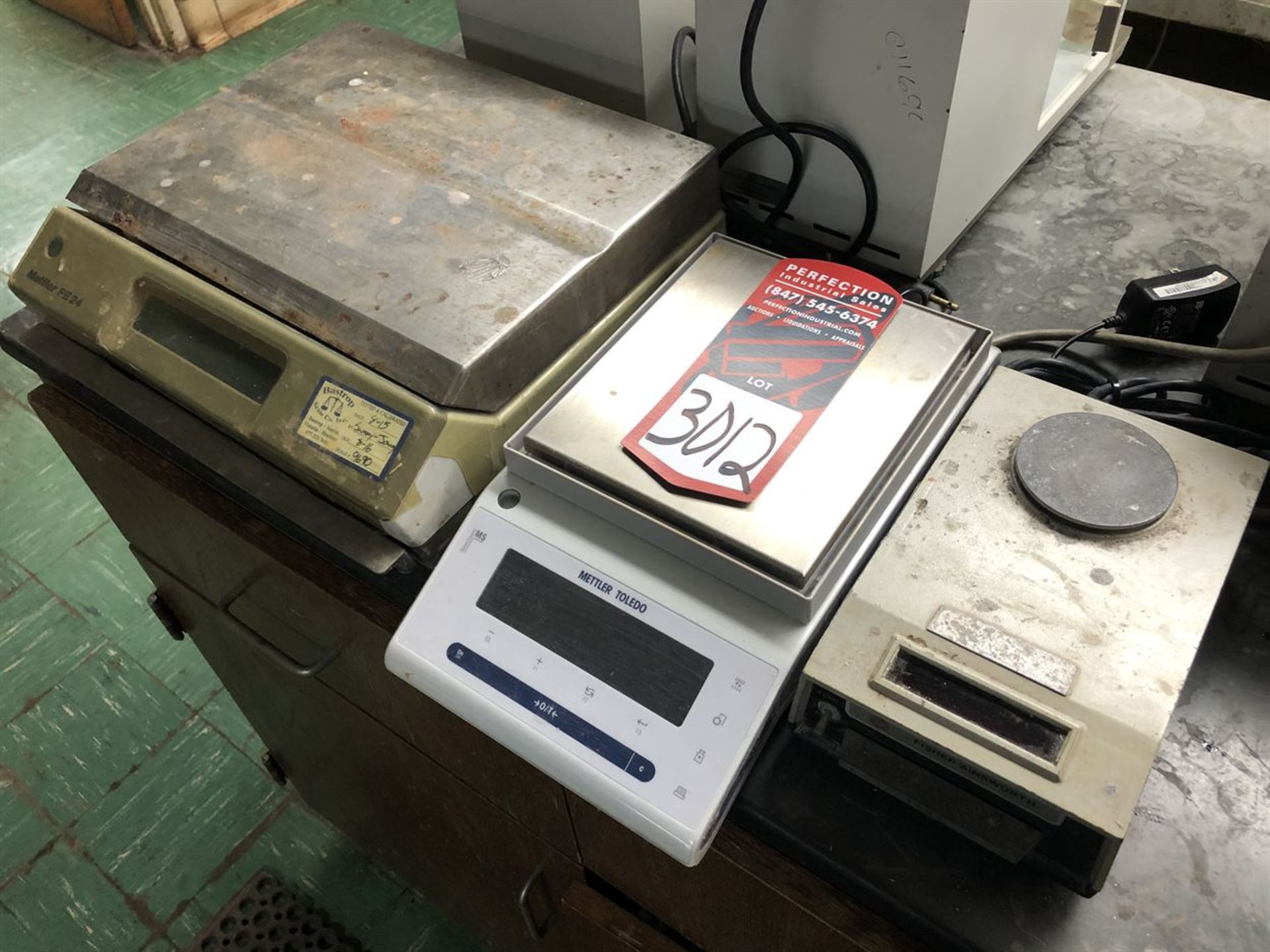 Lot Comprising of (1) METTLER PE24 Digital Platform Scale, (1) METTLER TOLEDO Digital Platform