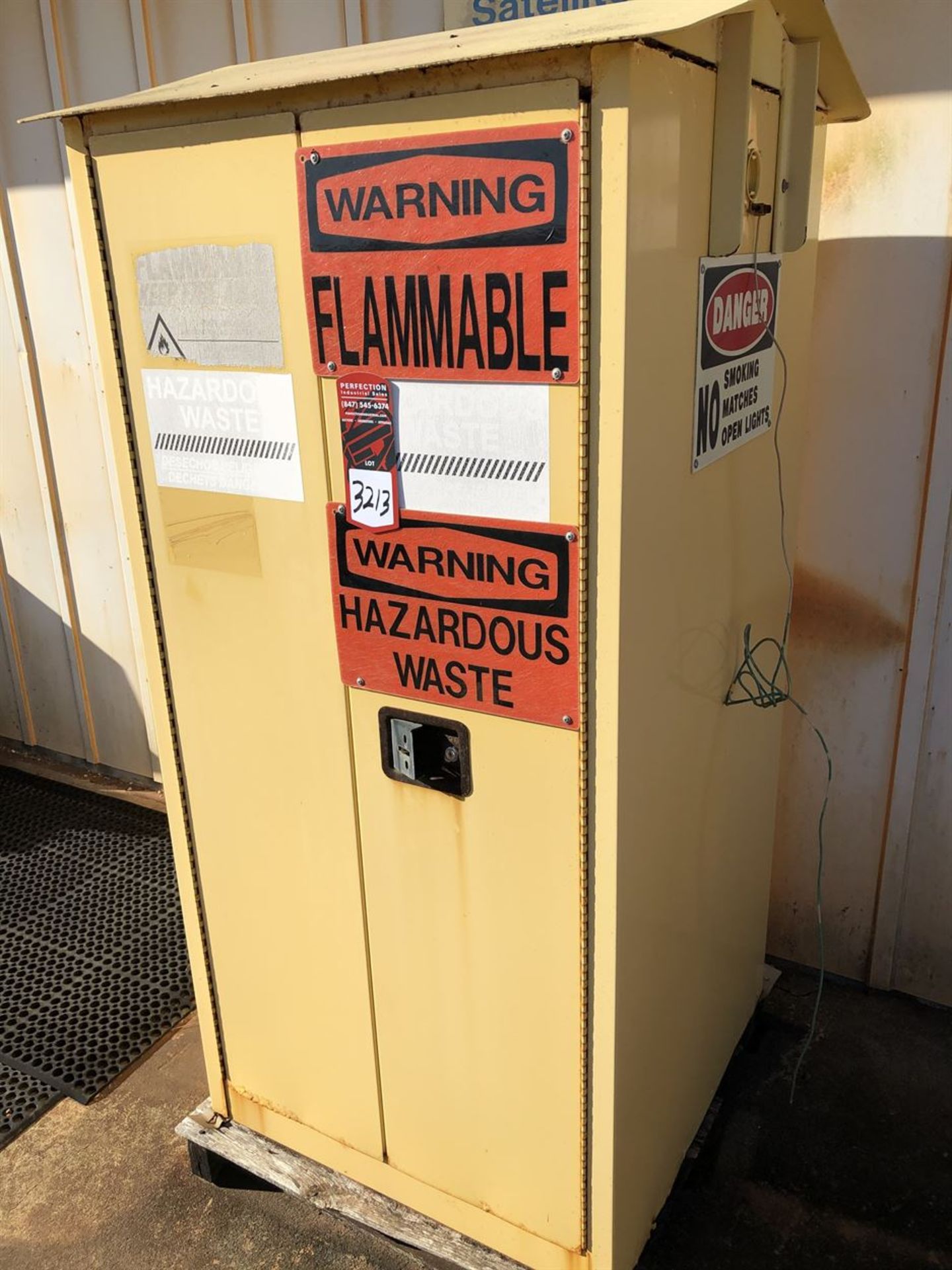 Flammable Liquids Cabinet (Location: Metallurgical Lab)