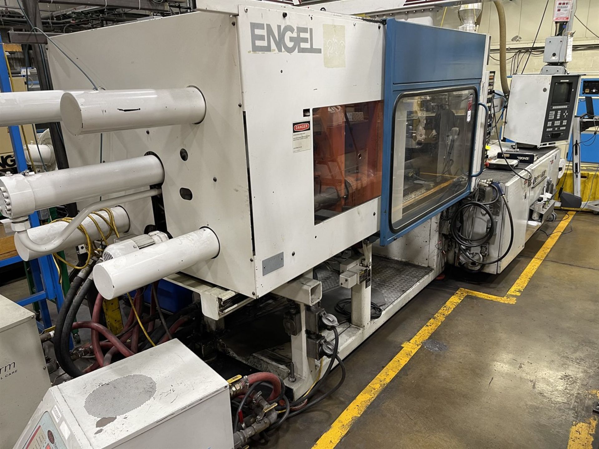 200 Ton ENGEL ES 700/200 Hydraulic Injection Molder, s/n 5724/200/93, w/ CC90 Control, 12.7 oz. Shot - Image 2 of 8