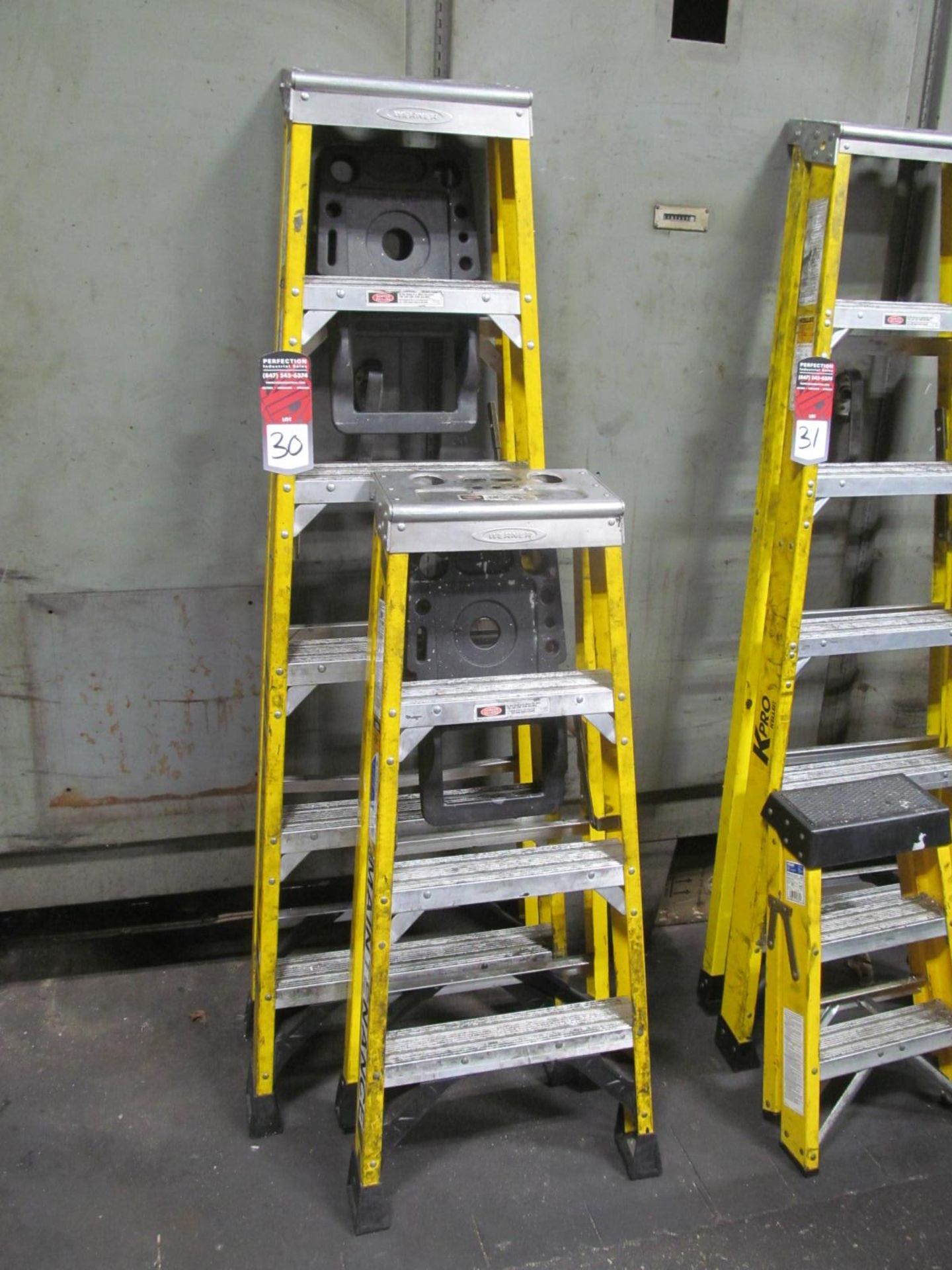 (2) Werner Fiberglass Step Ladders, (1) 6', (1) 4'