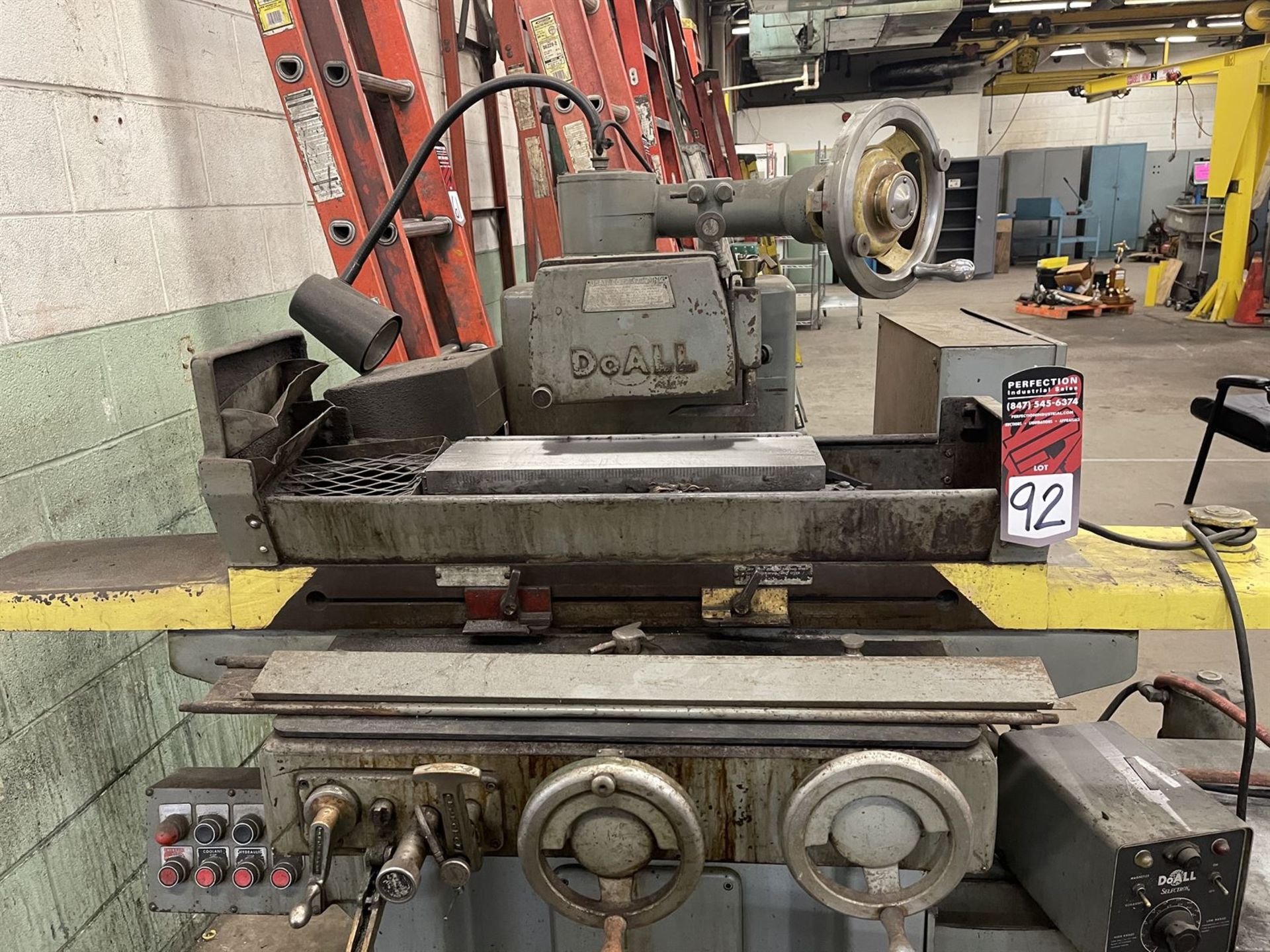DOALL D618-7 Surface Grinder, s/n 219-75709, 6" x 18" Magnetic Chuck, Power Feed, DoAll Selectron - Image 2 of 7