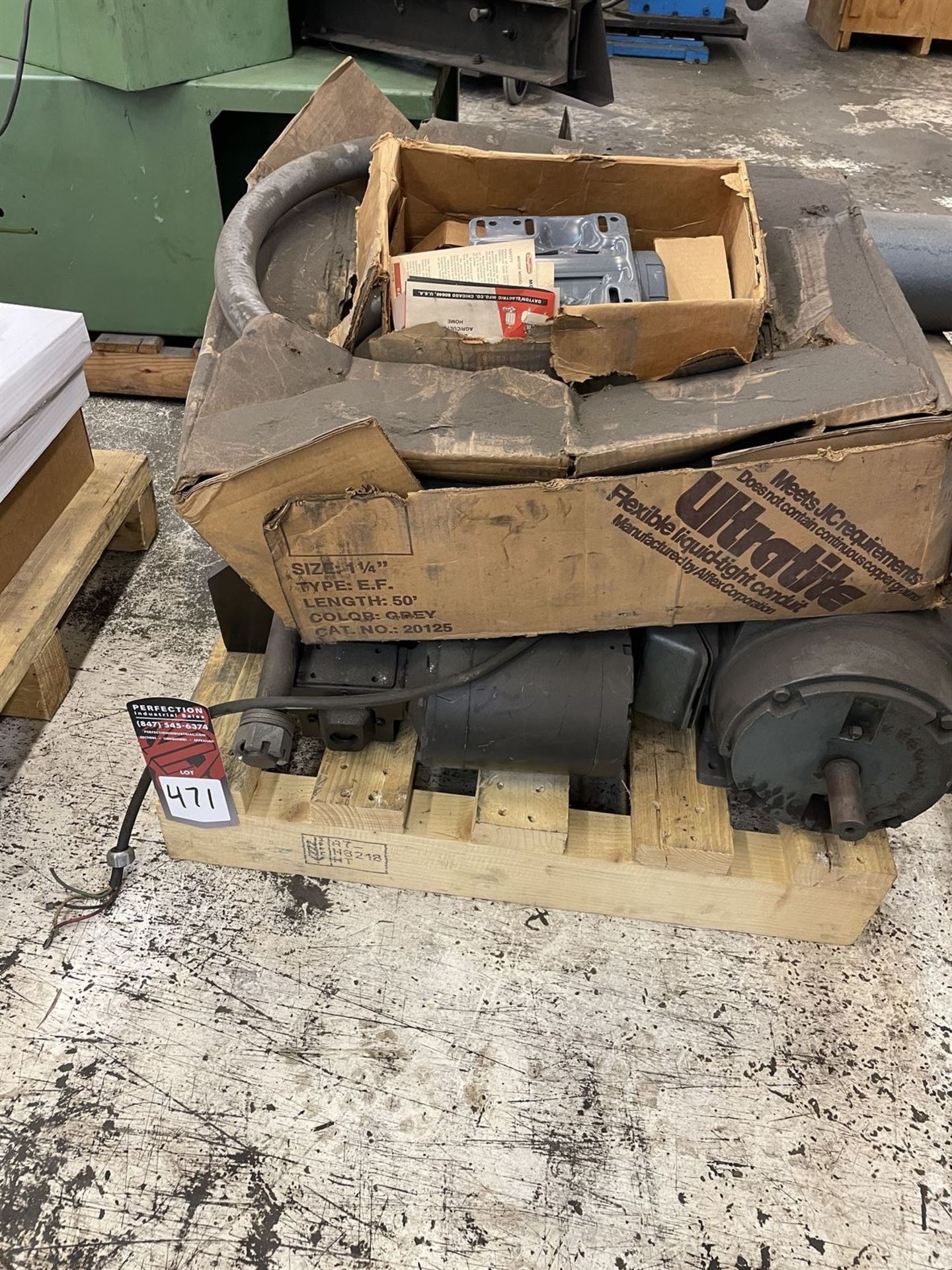 Pallet comprising of Assorted Motors and a 1 Ton hoist - Image 3 of 3
