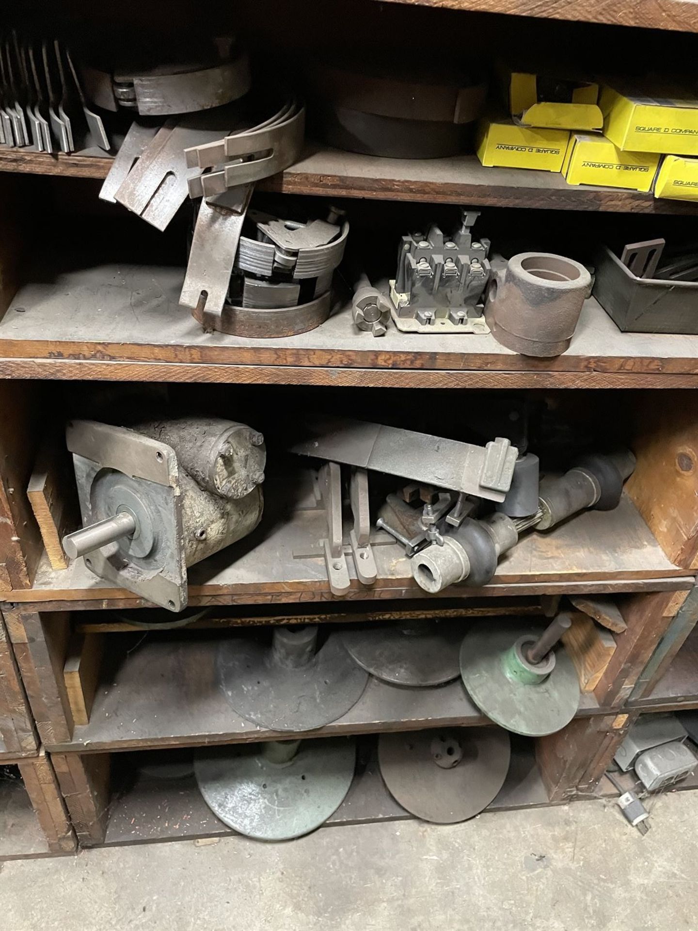 Lot of (4) Shelving Units w/ Assorted dust collector, splitter and miller parts - Image 17 of 30