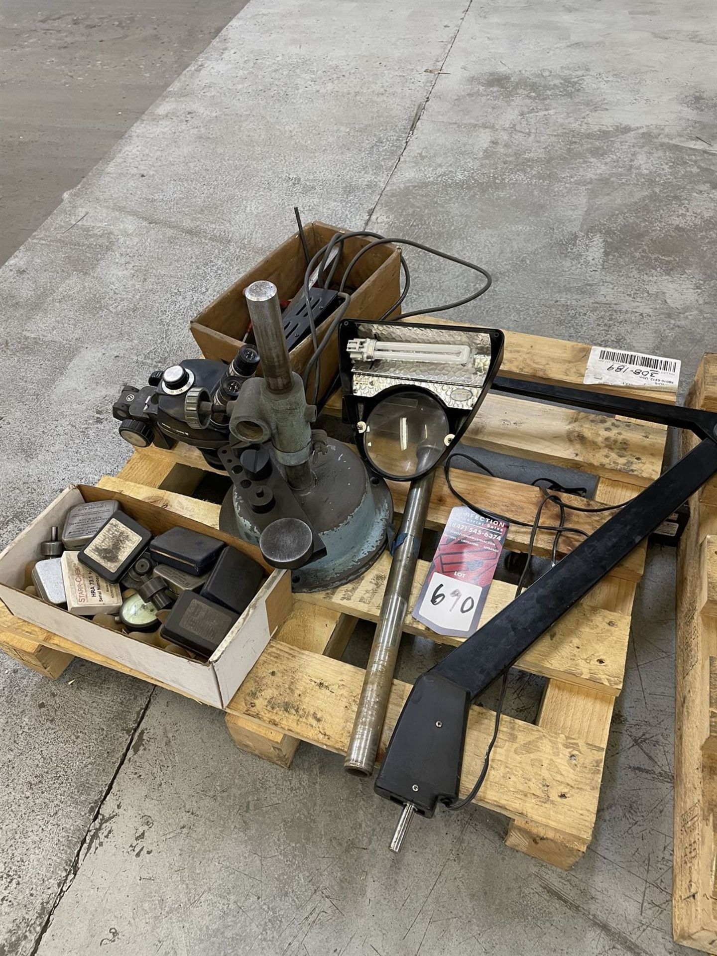 Pallet Comprising a microscope, hardness tester samples and hand tools