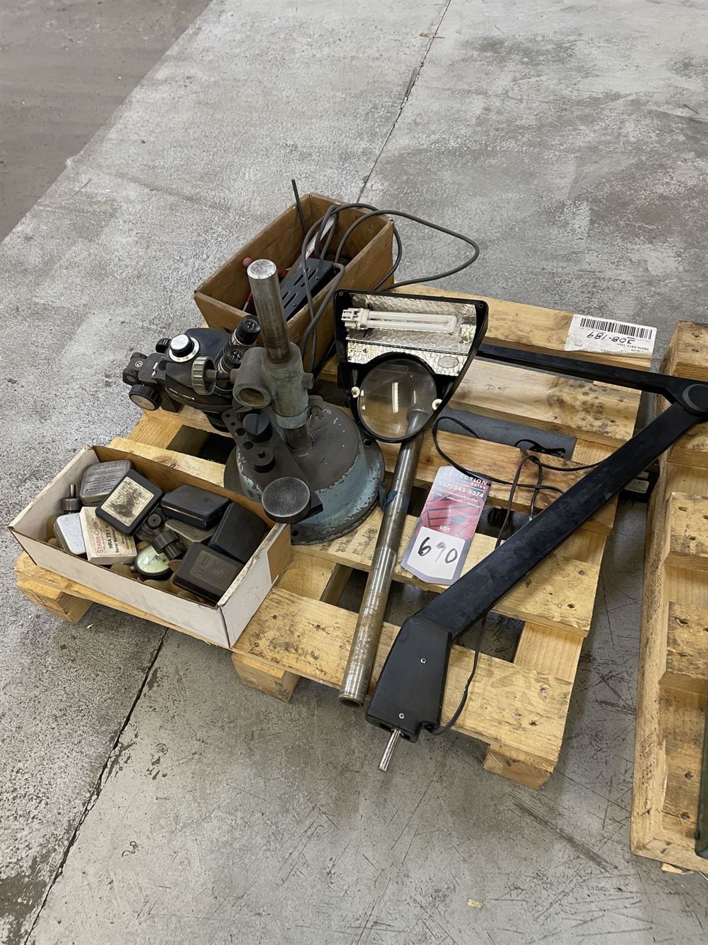 Pallet Comprising a microscope, hardness tester samples and hand tools - Image 2 of 2