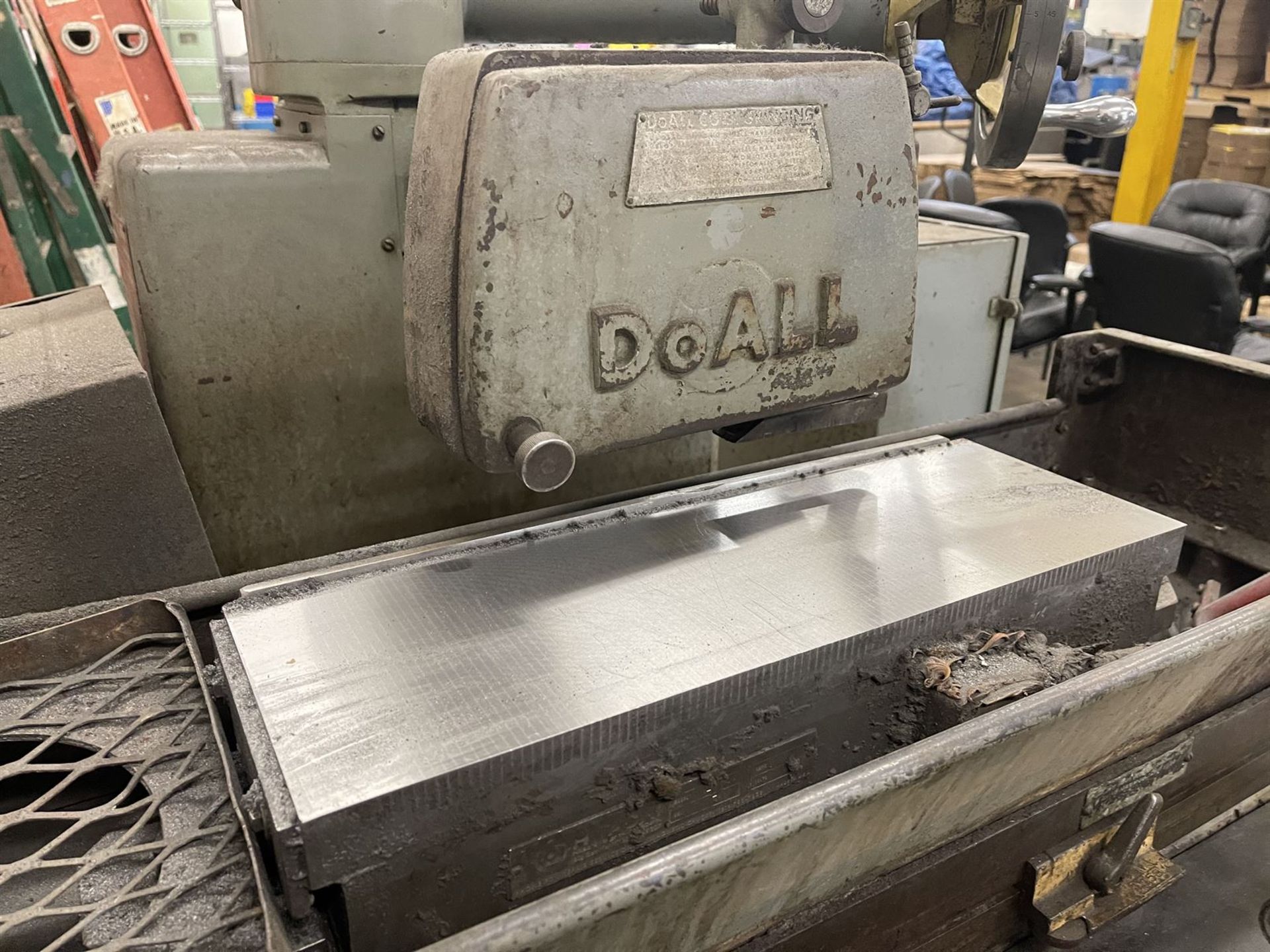 DOALL D618-7 Surface Grinder, s/n 219-75709, 6" x 18" Magnetic Chuck, Power Feed, DoAll Selectron - Image 4 of 7