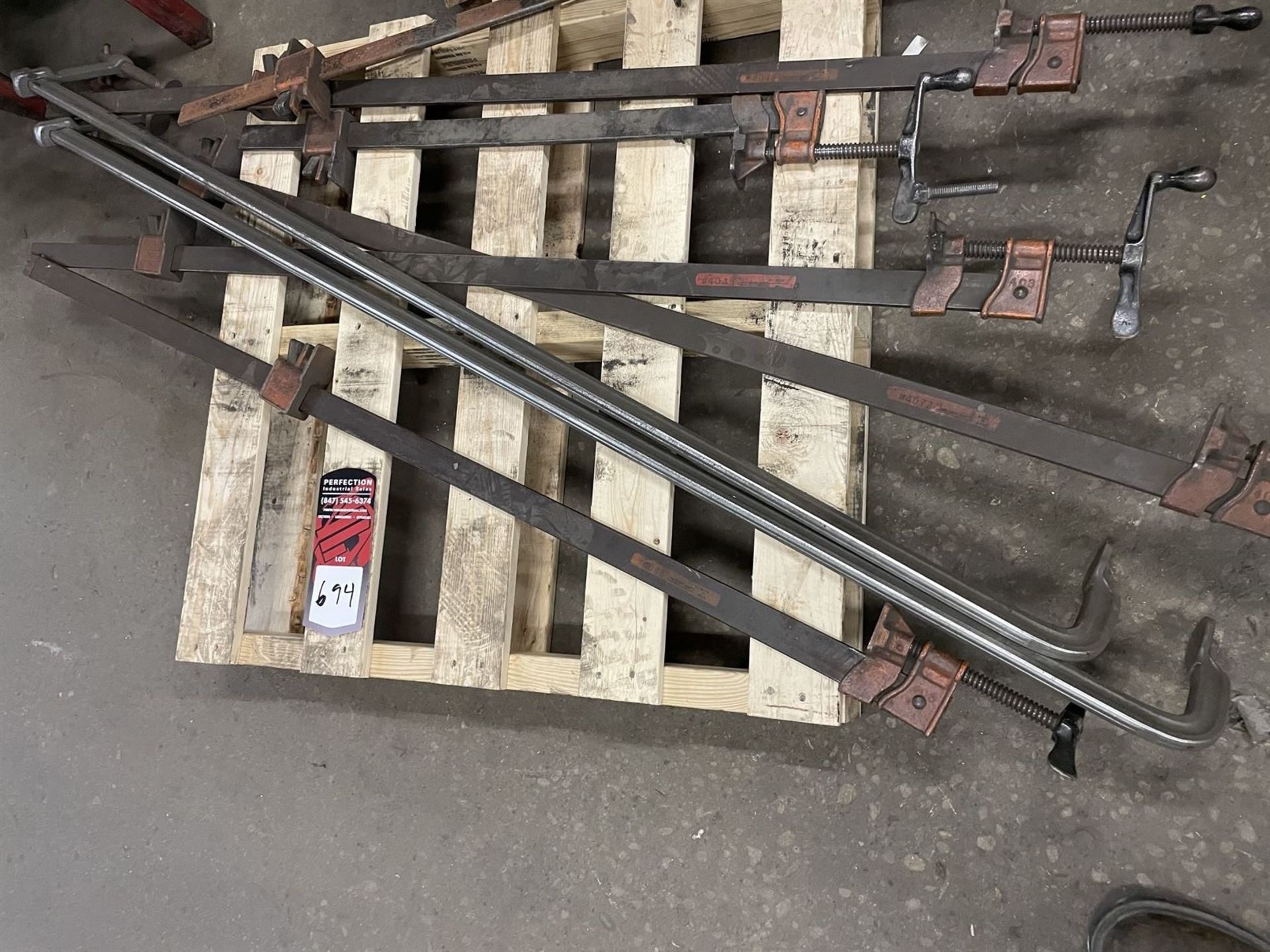 Pallet of Assorted long grips/clamps