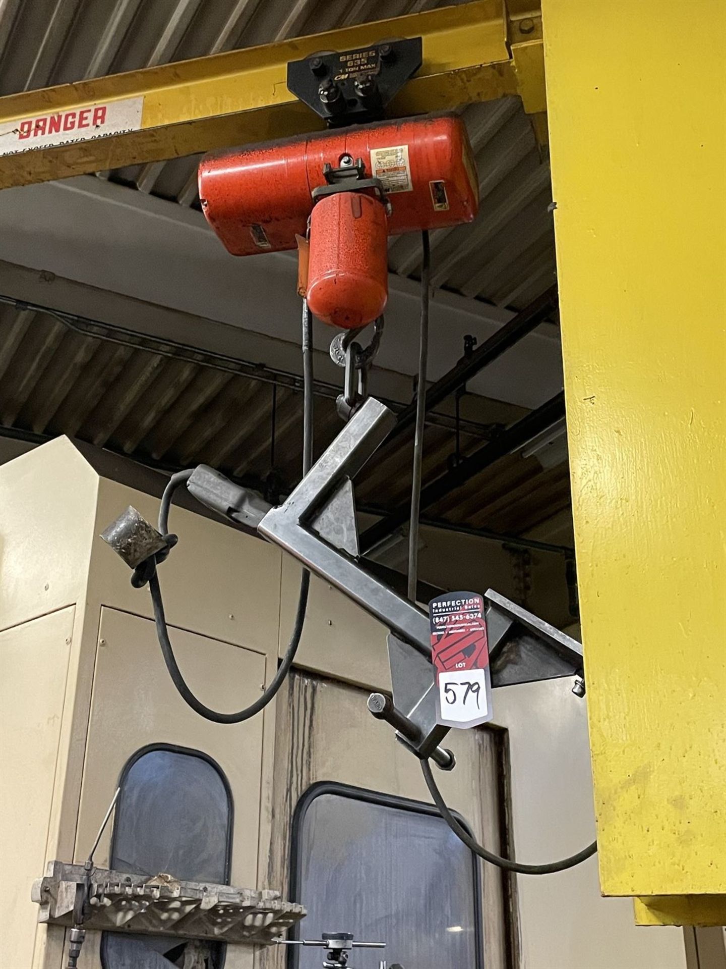 ABELL-HOWE 1/2 Ton Free Standing Jib Crane w/ 1/2 Ton CM Lodestar Electric Hoist w/ Pendant Control