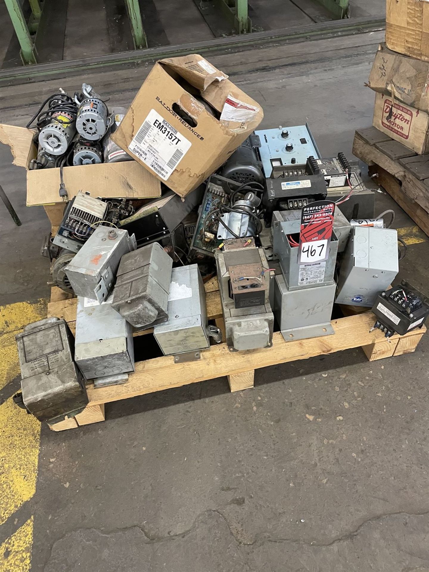 Pallet comprising of small motors, transformers and dual level Controller - Image 2 of 3