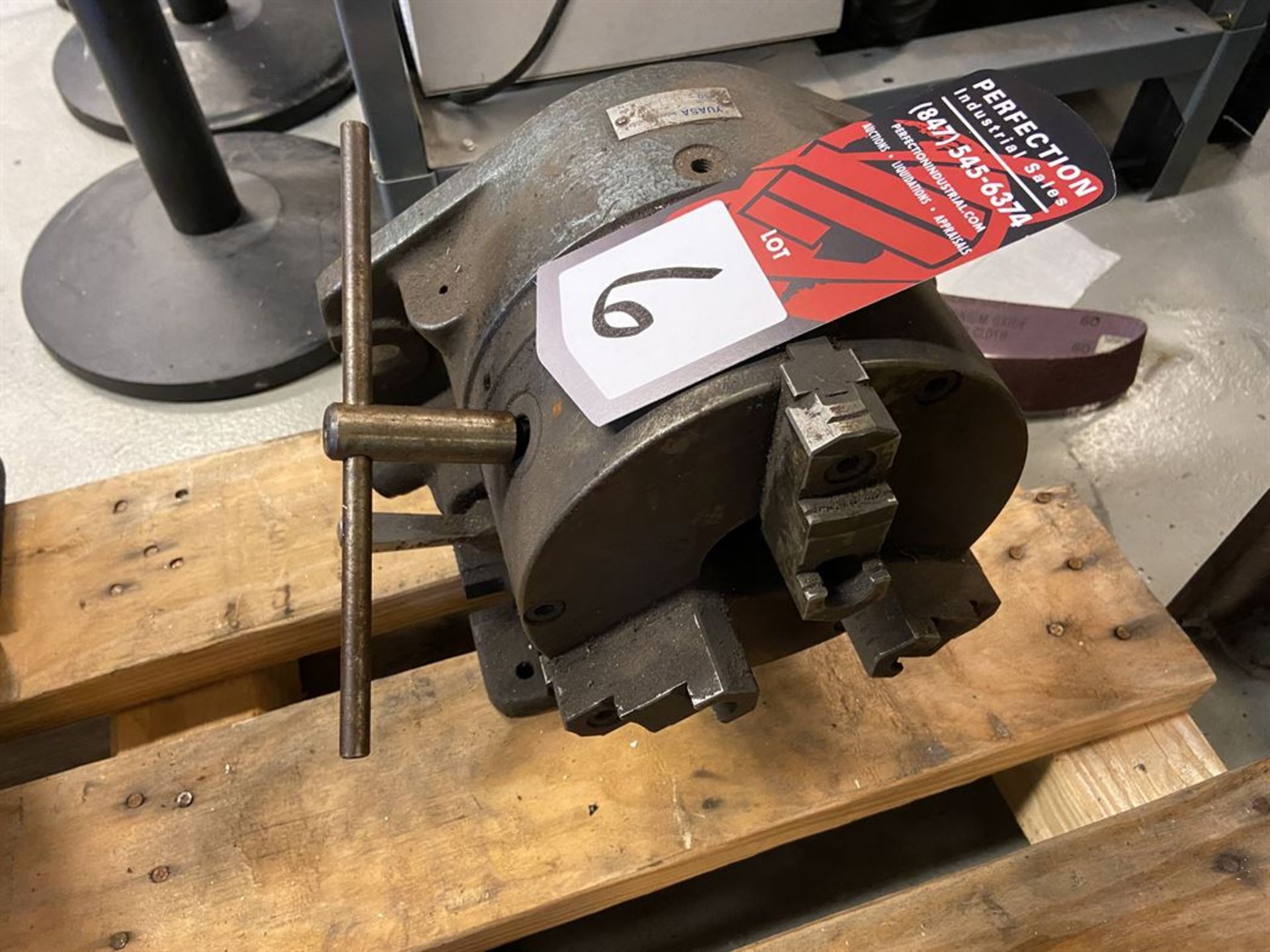 8" Yuasa Rt Angle 3-Jaw Chuck