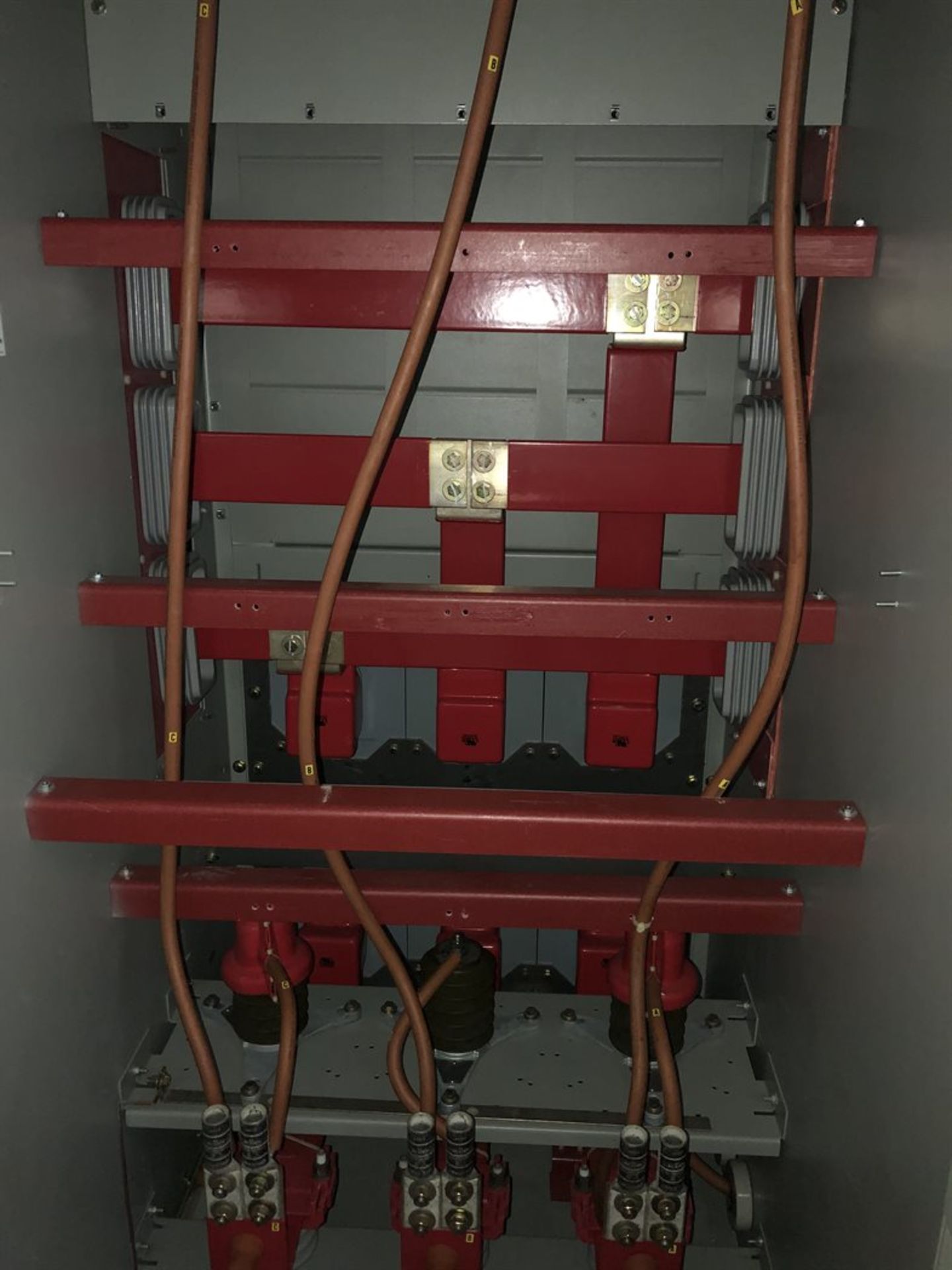 POWELL PowlVac-AR Arc Resistant MV Metal-Clad High Voltage (Motor Control Center) Switchgear, - Bild 6 aus 8