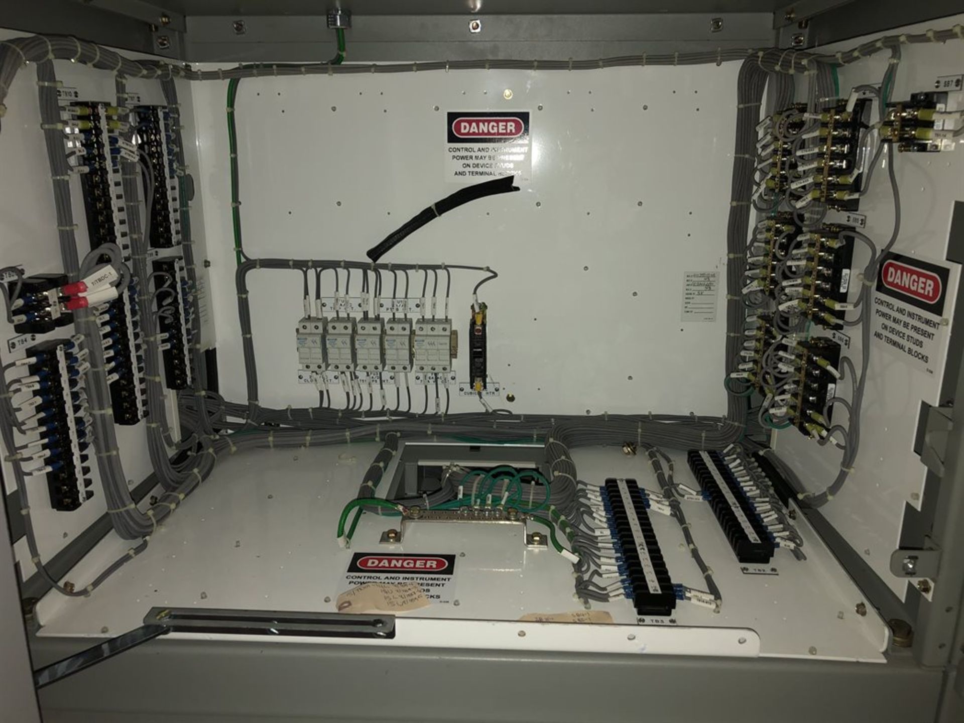 POWELL PowlVac-AR Arc Resistant MV Metal-Clad High Voltage (Motor Control Center) Switchgear, - Bild 3 aus 8