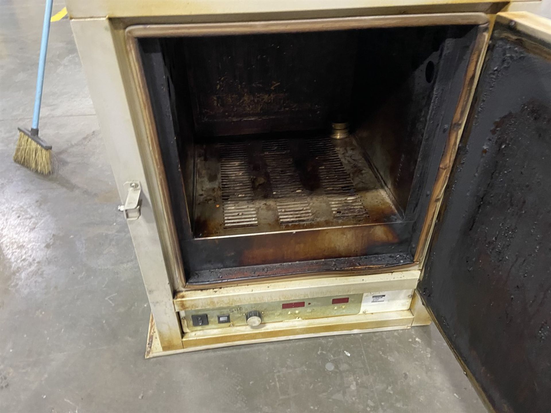 VMR Scientific 1350 GM Electric Gravity Oven - Image 2 of 4