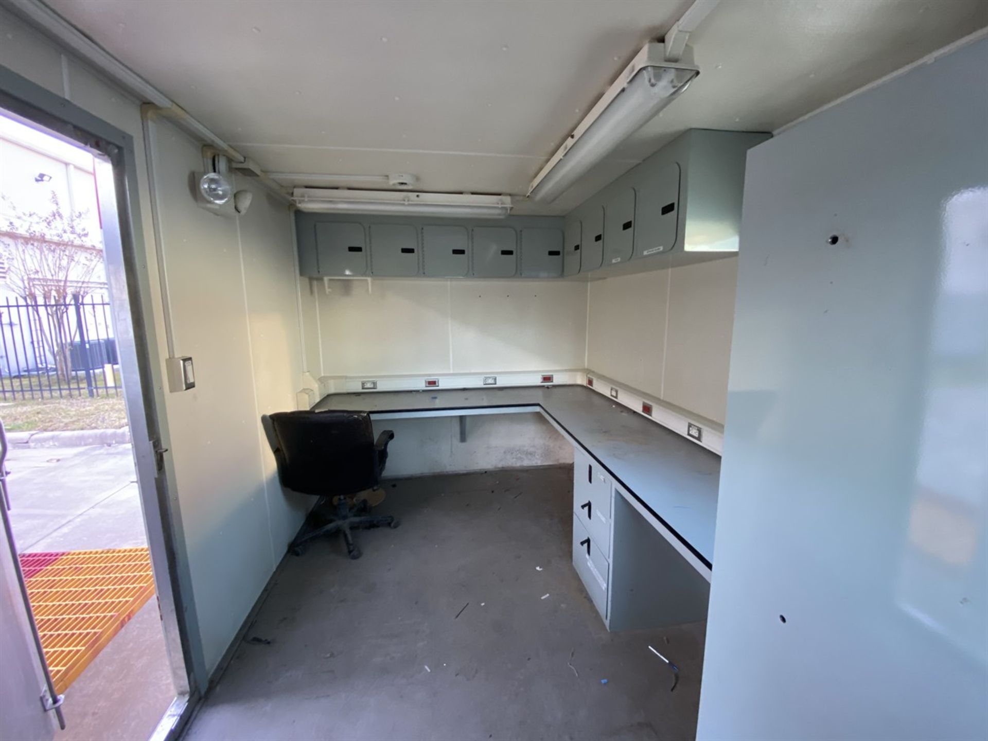 Skid Mounted 20' Portable Office with Power Connect & Air Conditioning - Image 5 of 5