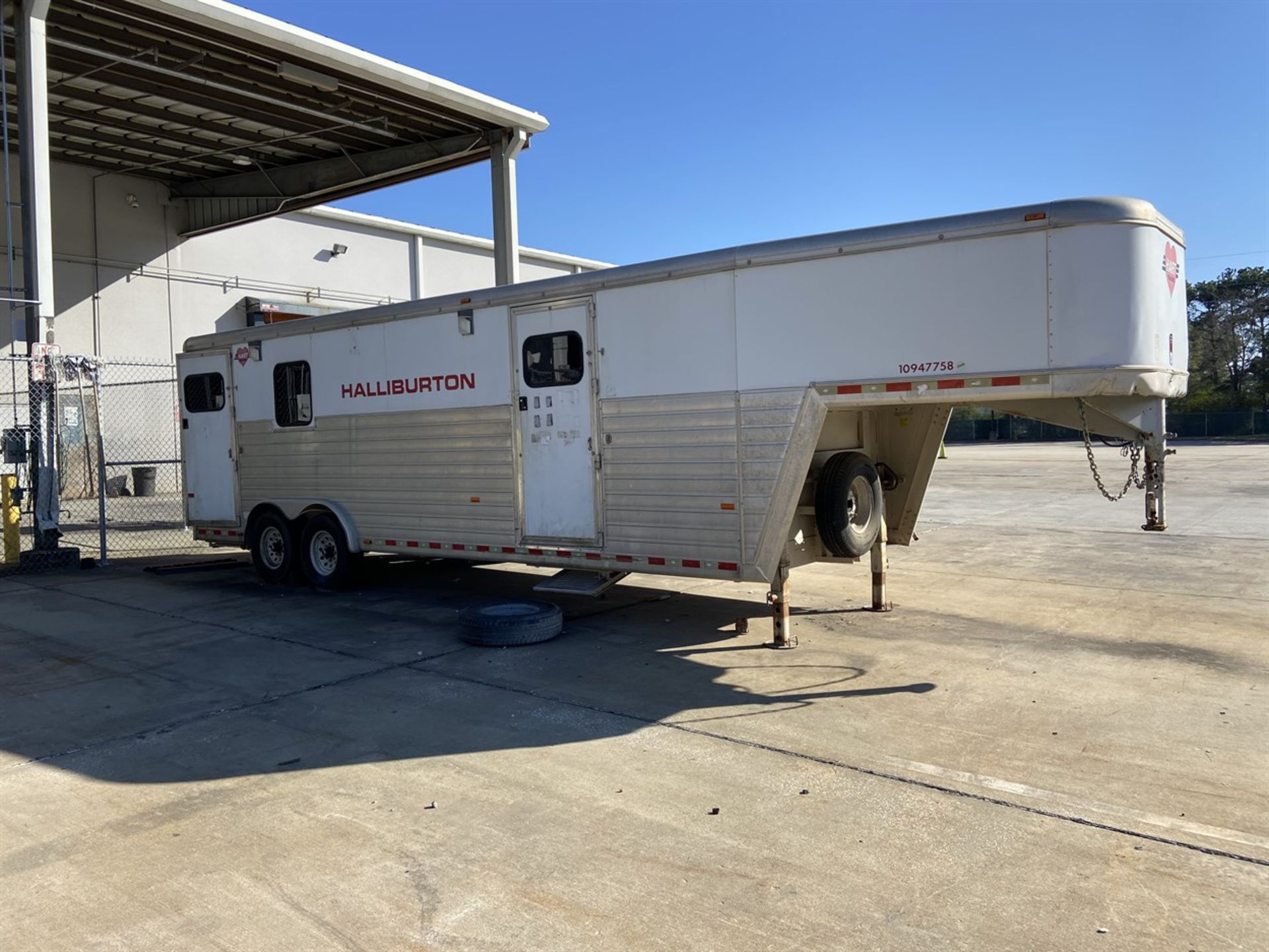 2007 Hart 32' T/A Gooseneck Field Service Trailer, VIN # 1H95C242871051392 Asset # 10947758 with