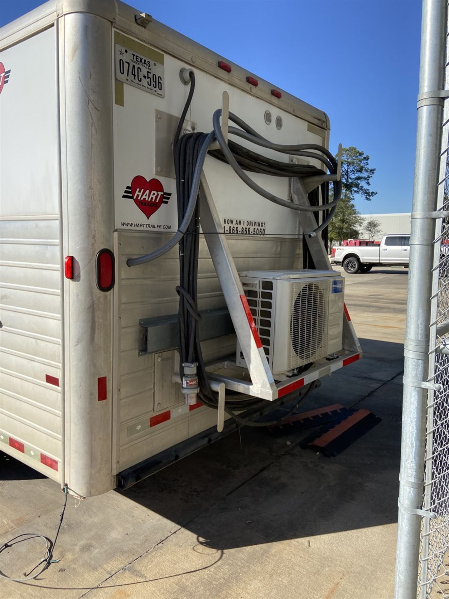 2007 Hart 32' T/A Gooseneck Field Service Trailer, VIN # 1H95C242871051392 Asset # 10947758 with - Image 6 of 12