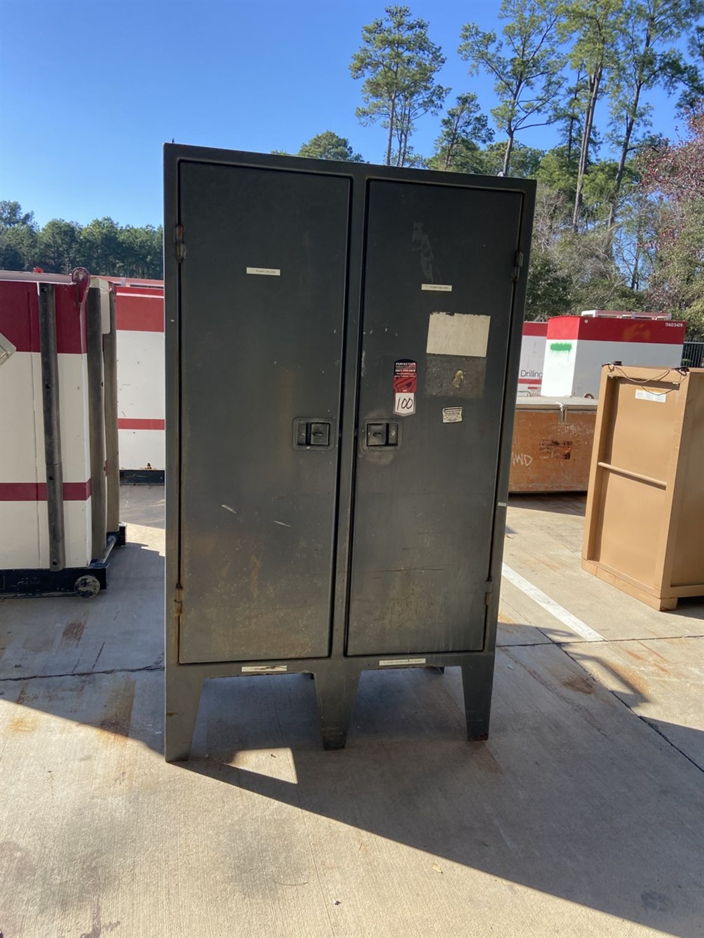 Metal locking Cabinet