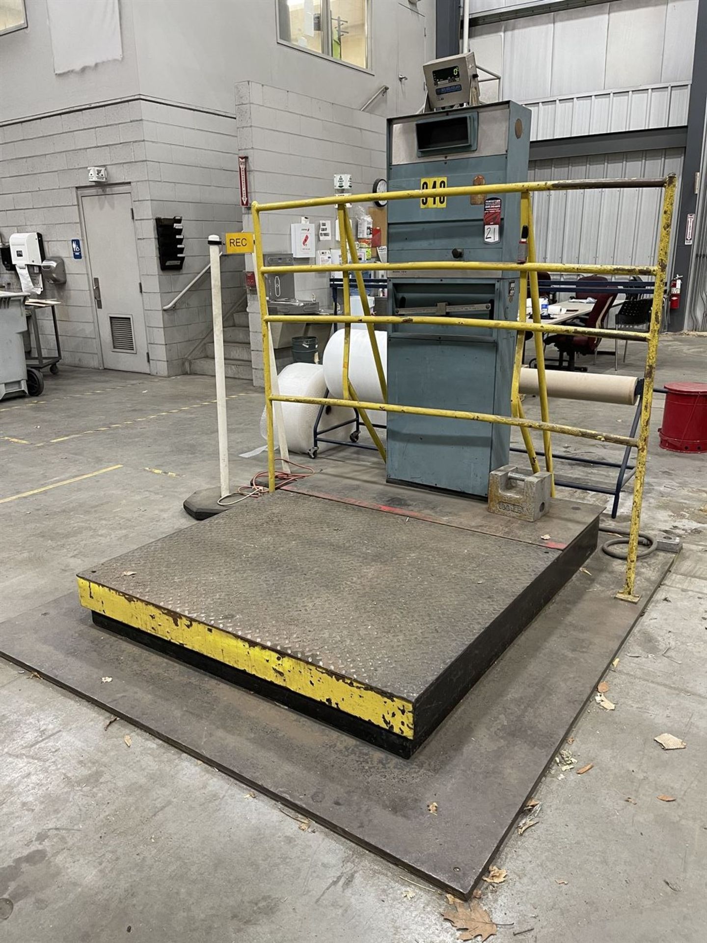 HOWE RICHARDSON 102/32000 Platform Scale, s/n 7010468, 6,000 Lb. Capacity, w/ GSE 350 Digital Read