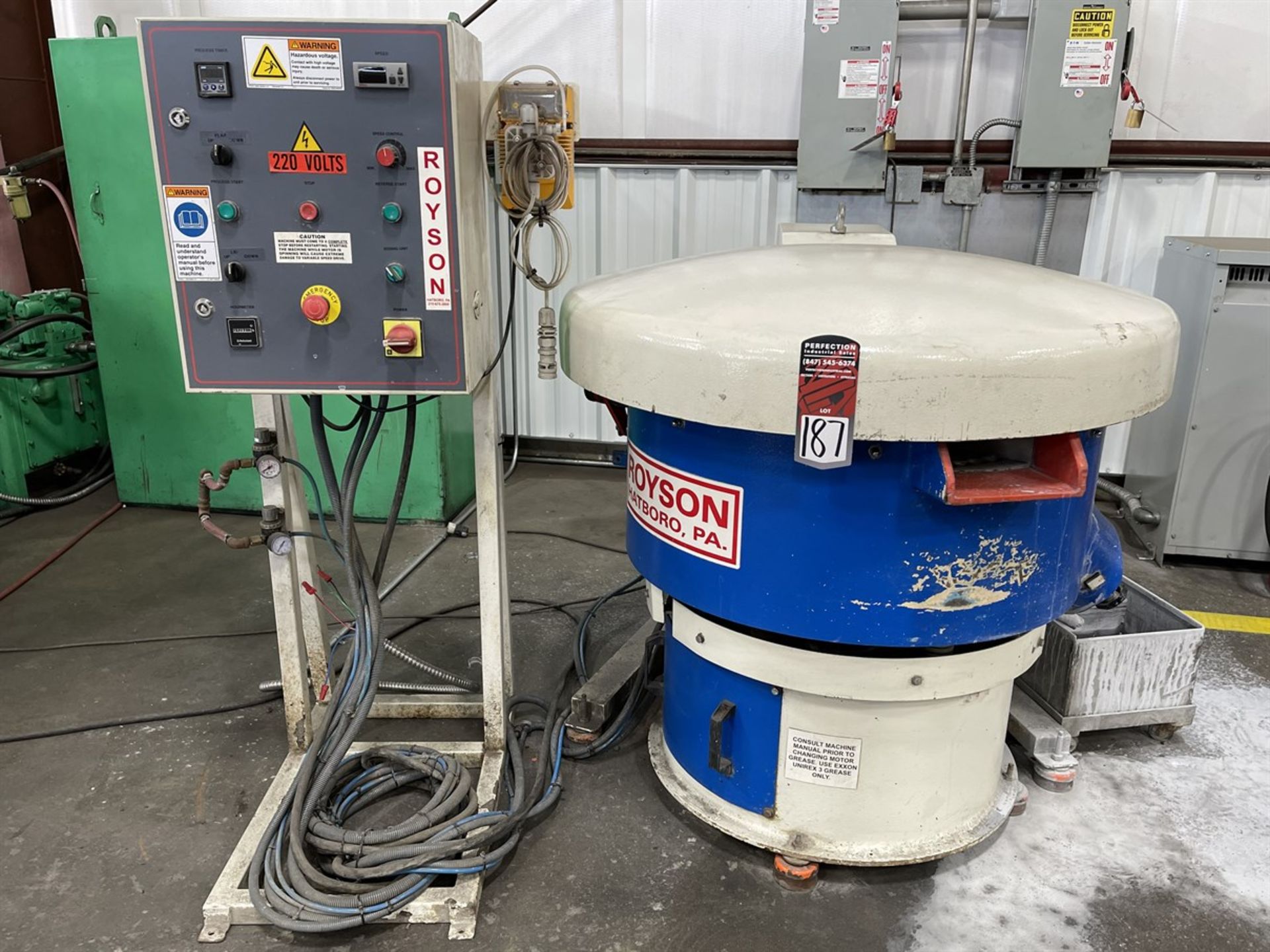 ROYSON 3CTV-IS Vibratory Finishing Machine, s/n, 2 Cubic Feet Capacity, Acoustic Lid - Image 2 of 7