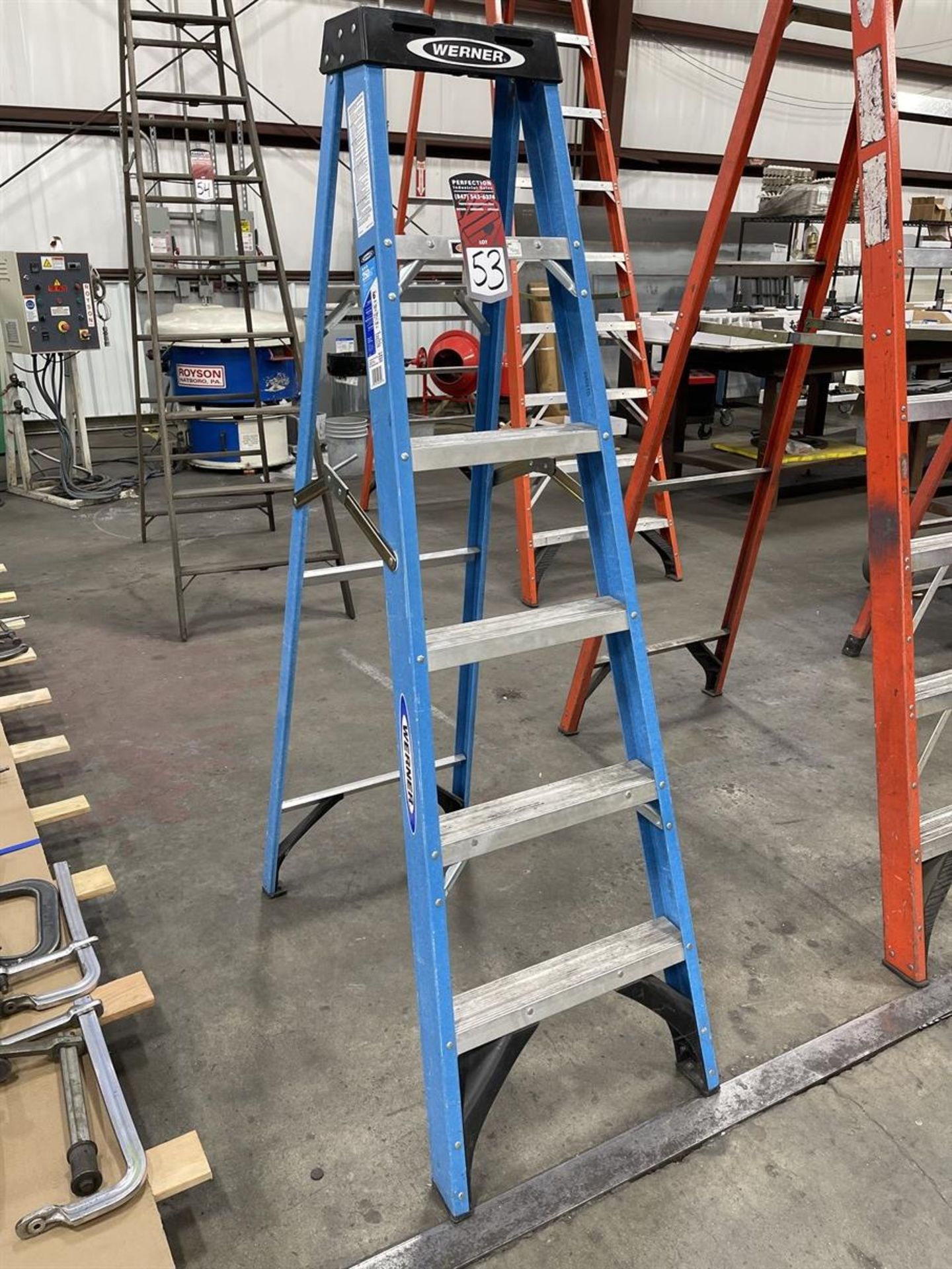 WERNER FS106 6' Fiberglass Step Ladder