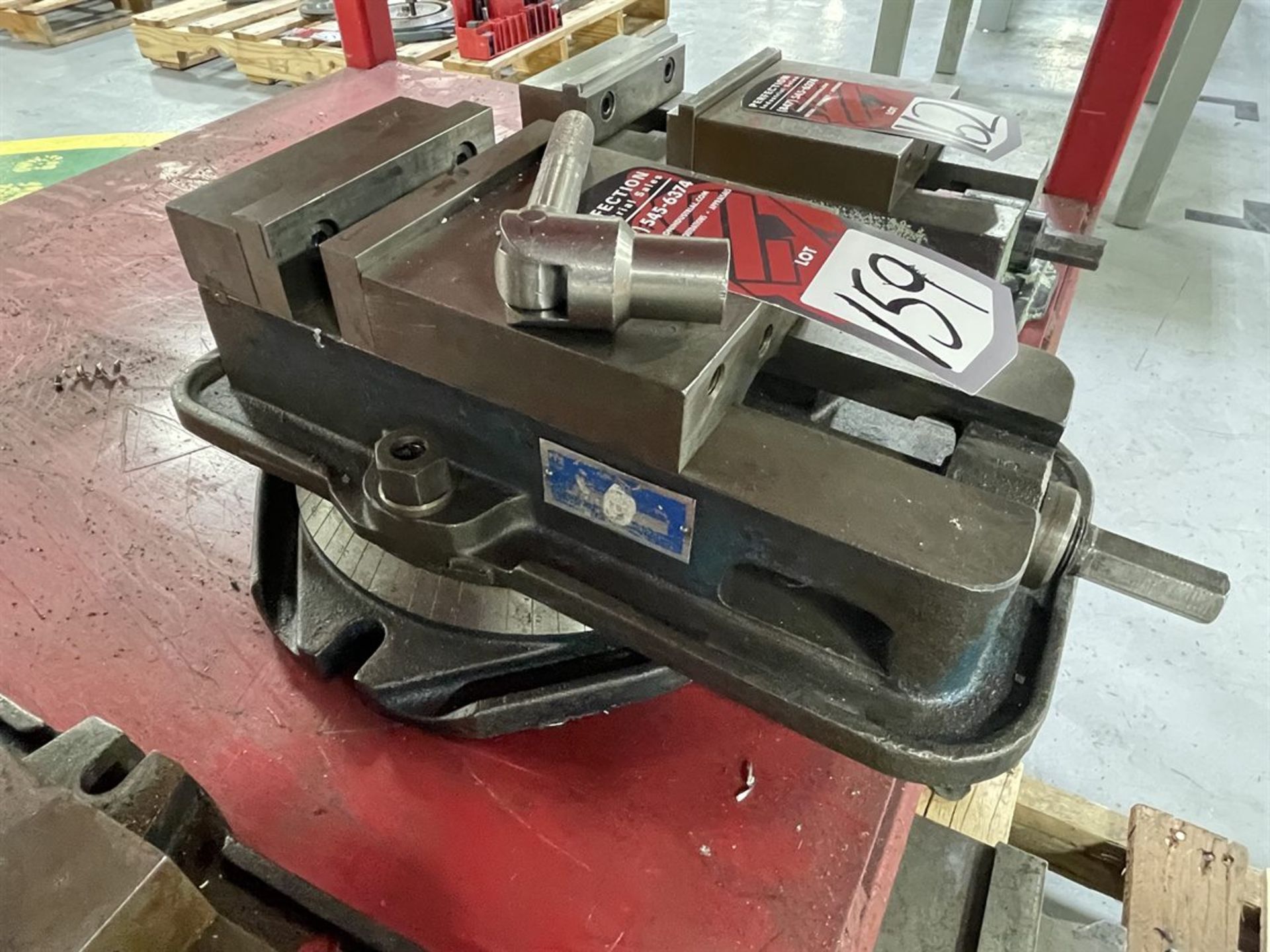 KURT 6" Machine Vise on Swivel Base