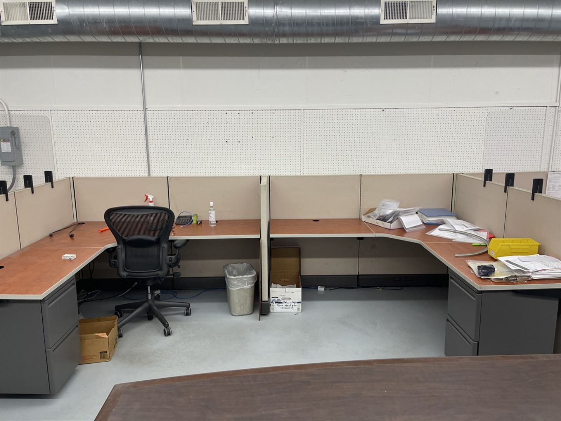 Lot of (4) Cubicles w/ (8) Desks (Contents Not Included) - Image 2 of 5